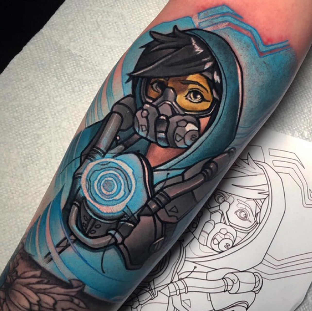 守望先锋玩家猎空纹身,看来是绝对的忠实玩家,好厉害! 你们说怎么 ??