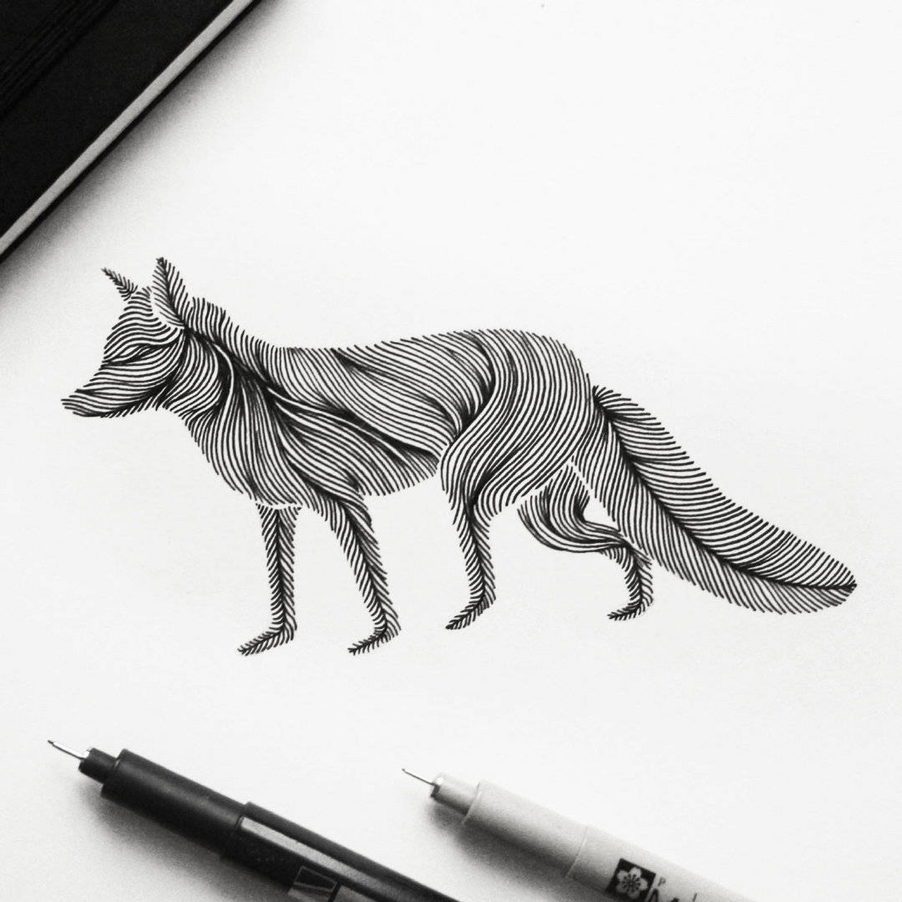 针管笔创意黑白装饰画,这线条绝了,这样的风格你们喜欢吗?