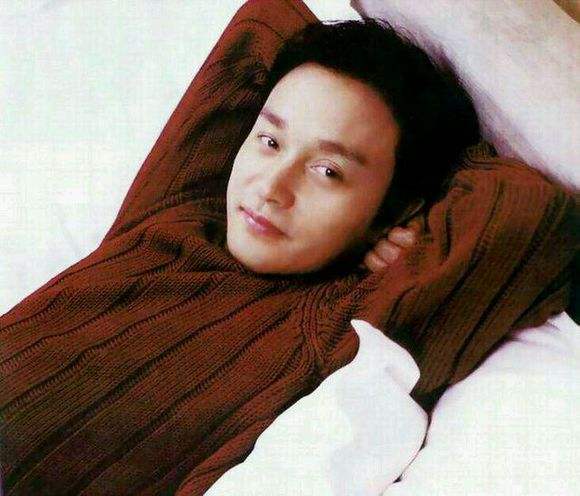 向华强周润发逼死了张国荣24楼楼顶跳下去死了,向华强周润发又想将我