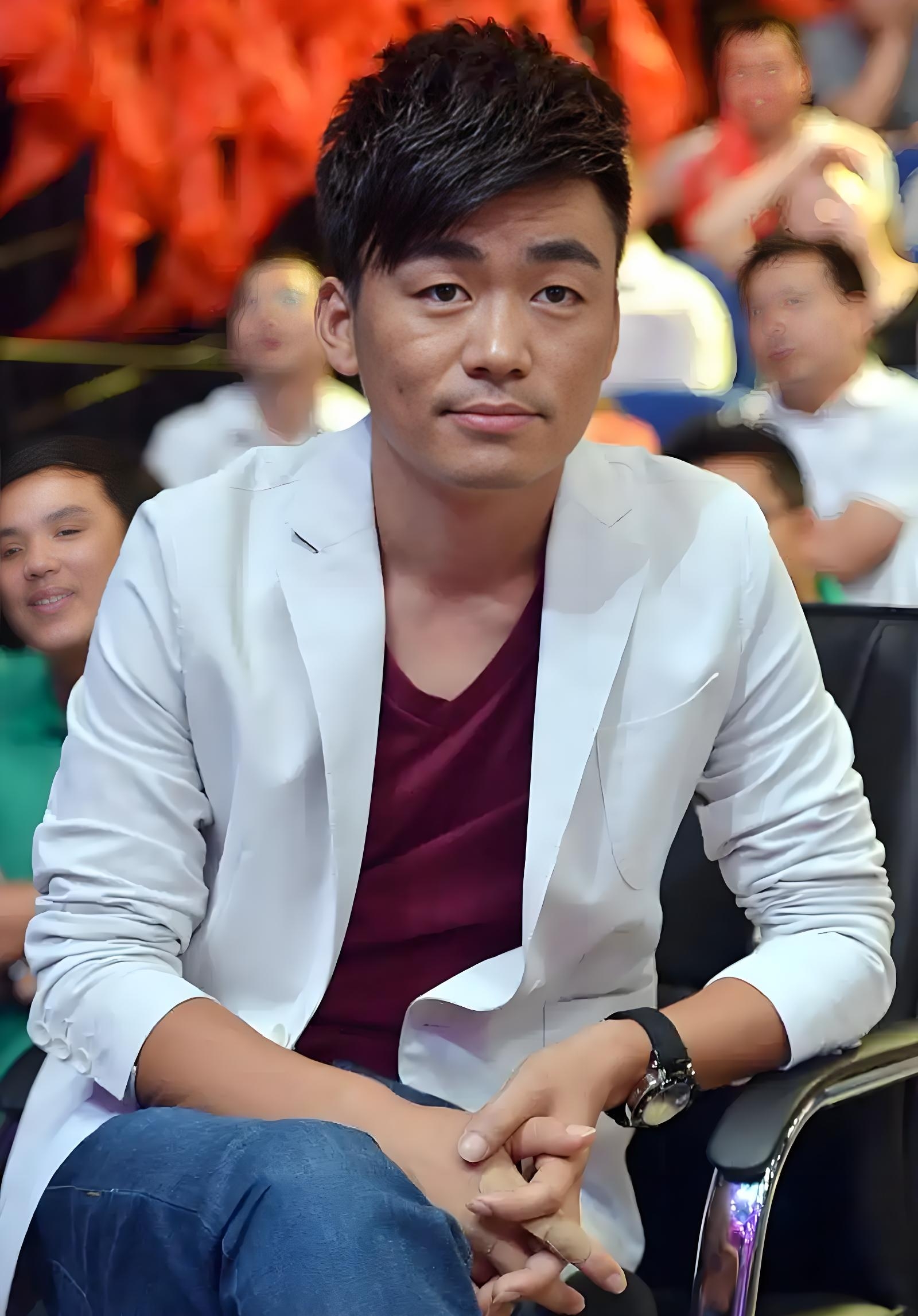 王宝强又爆新动态,新剧《棋士》开播,还成影史首位票房破200亿的80后