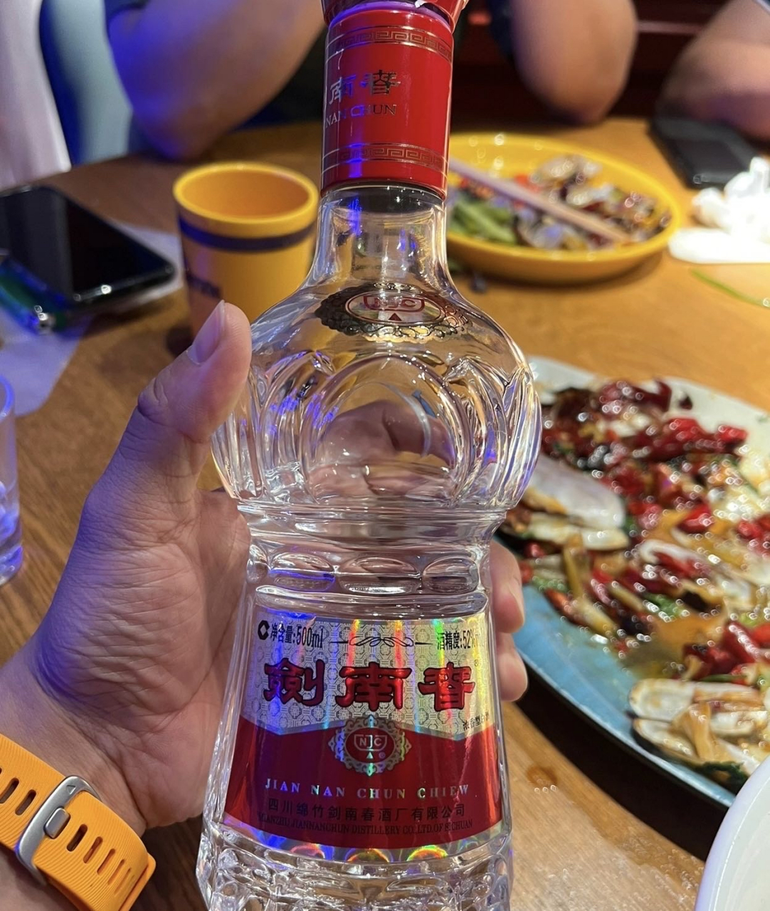 除茅台外,饭局上最被认可的4款白酒,好评率超99%  第一款:五粮液普五