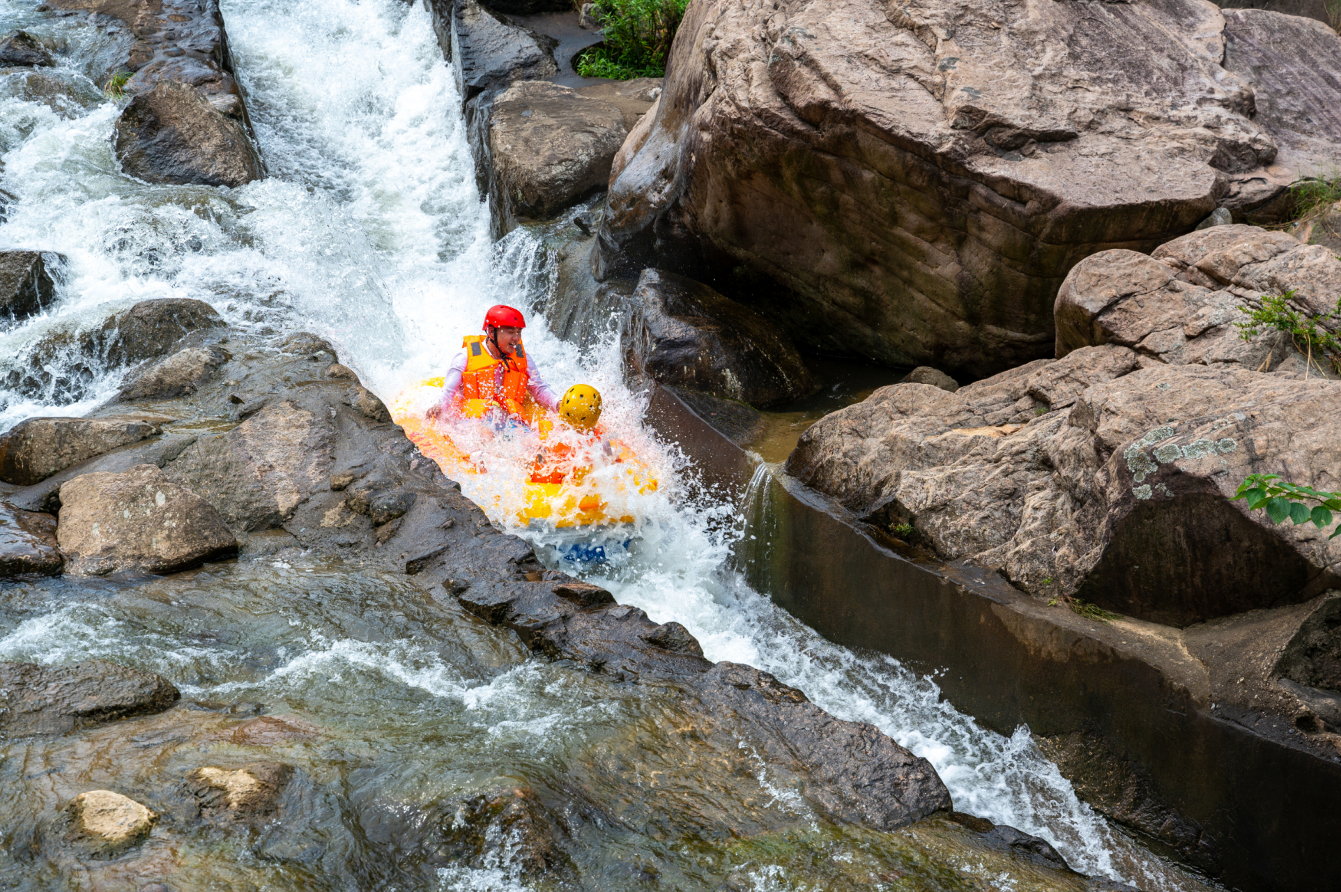 11566到达:自驾可导航"虎啸峡激流探险漂流";桐庐高铁站打车到
