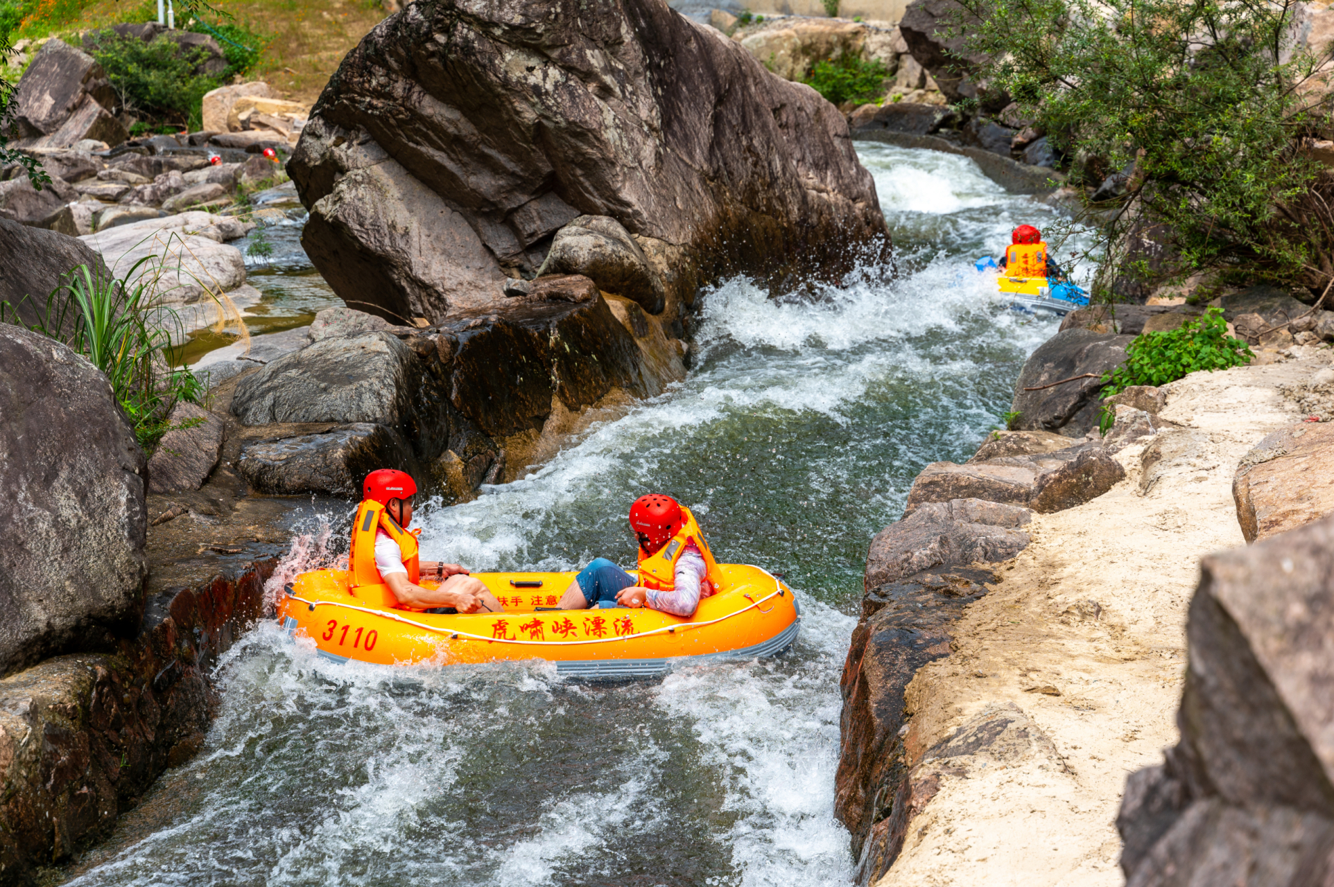 桐庐虎啸峡漂流应该怎么玩?