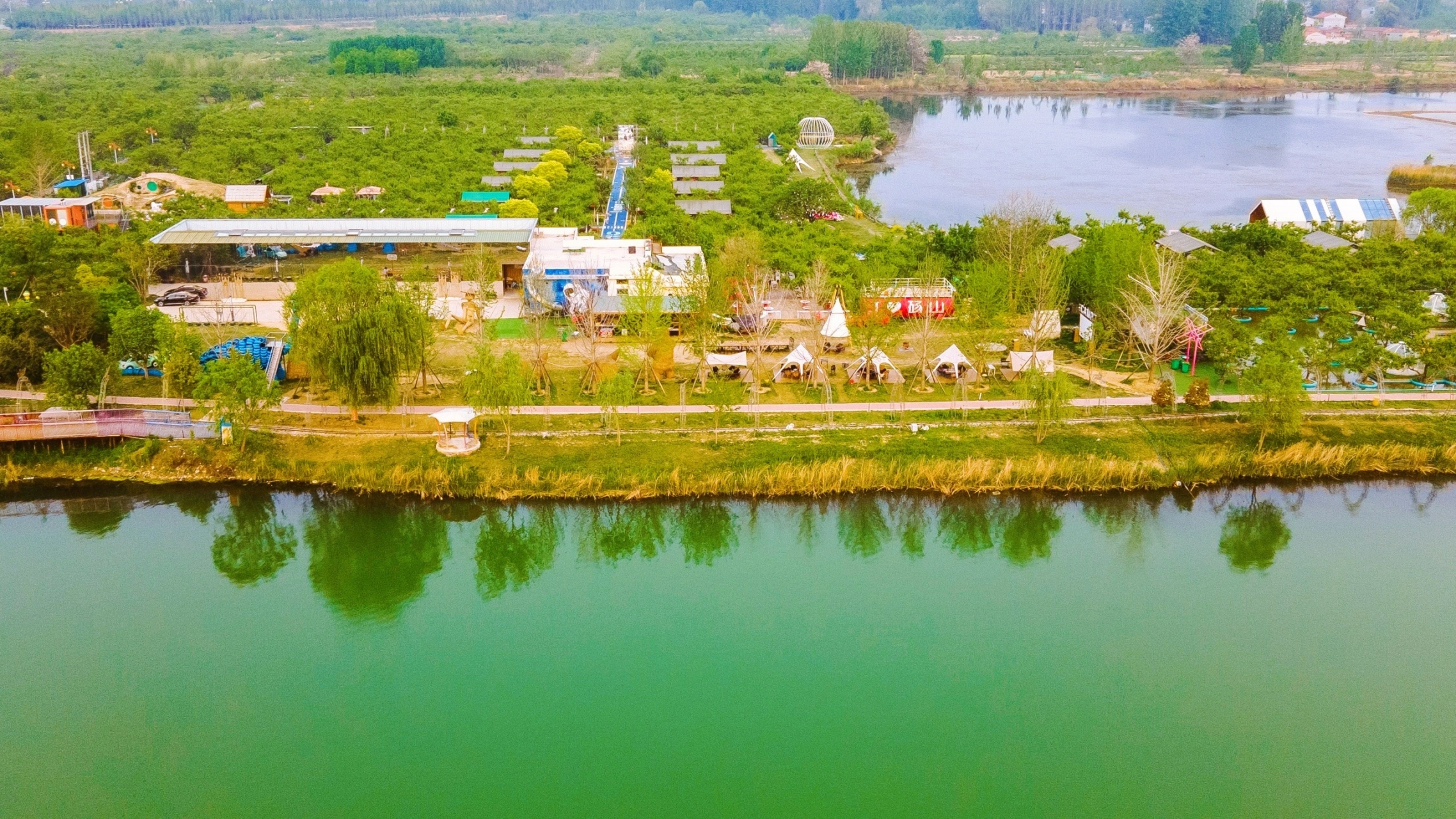 安徽砀山,素有"世界梨都"的美誉,是中国酥梨之乡. 这个季节的砀山虽然