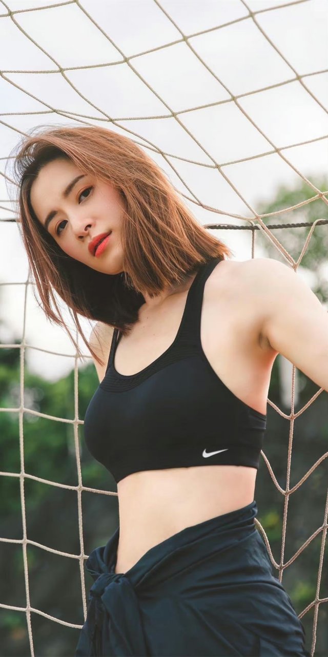 沈卓盈,黑白穿搭酷感写真壁纸