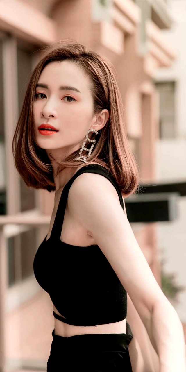 沈卓盈,黑白穿搭酷感写真壁纸