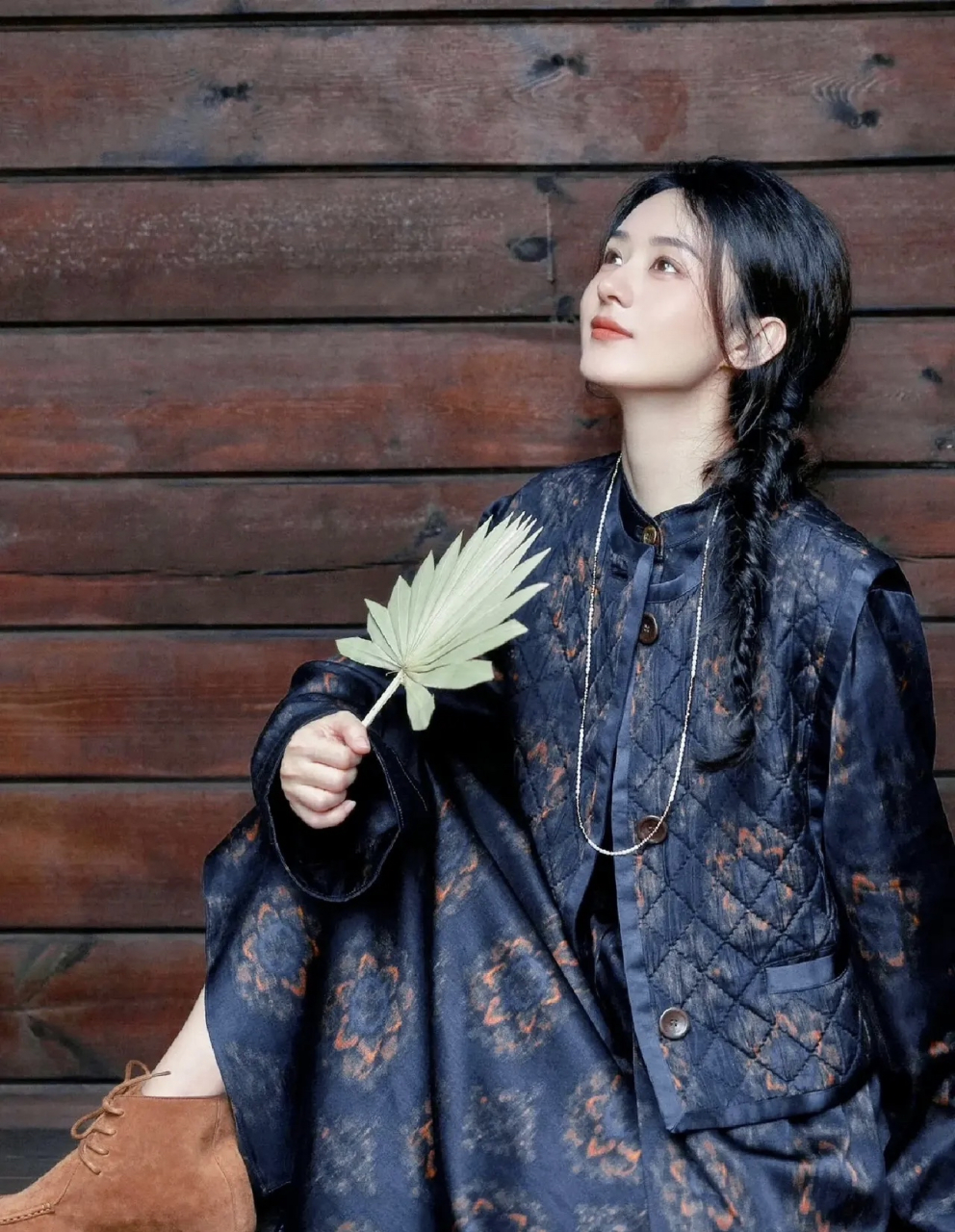 「生活处处有诗意,」身穿古典中国风长裙,赵丽颖越来越美丽了