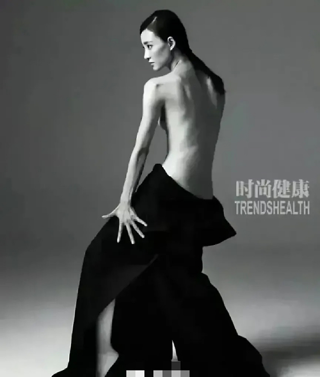 众所周知,王丽坤的五官相当的精致,人称素颜女王