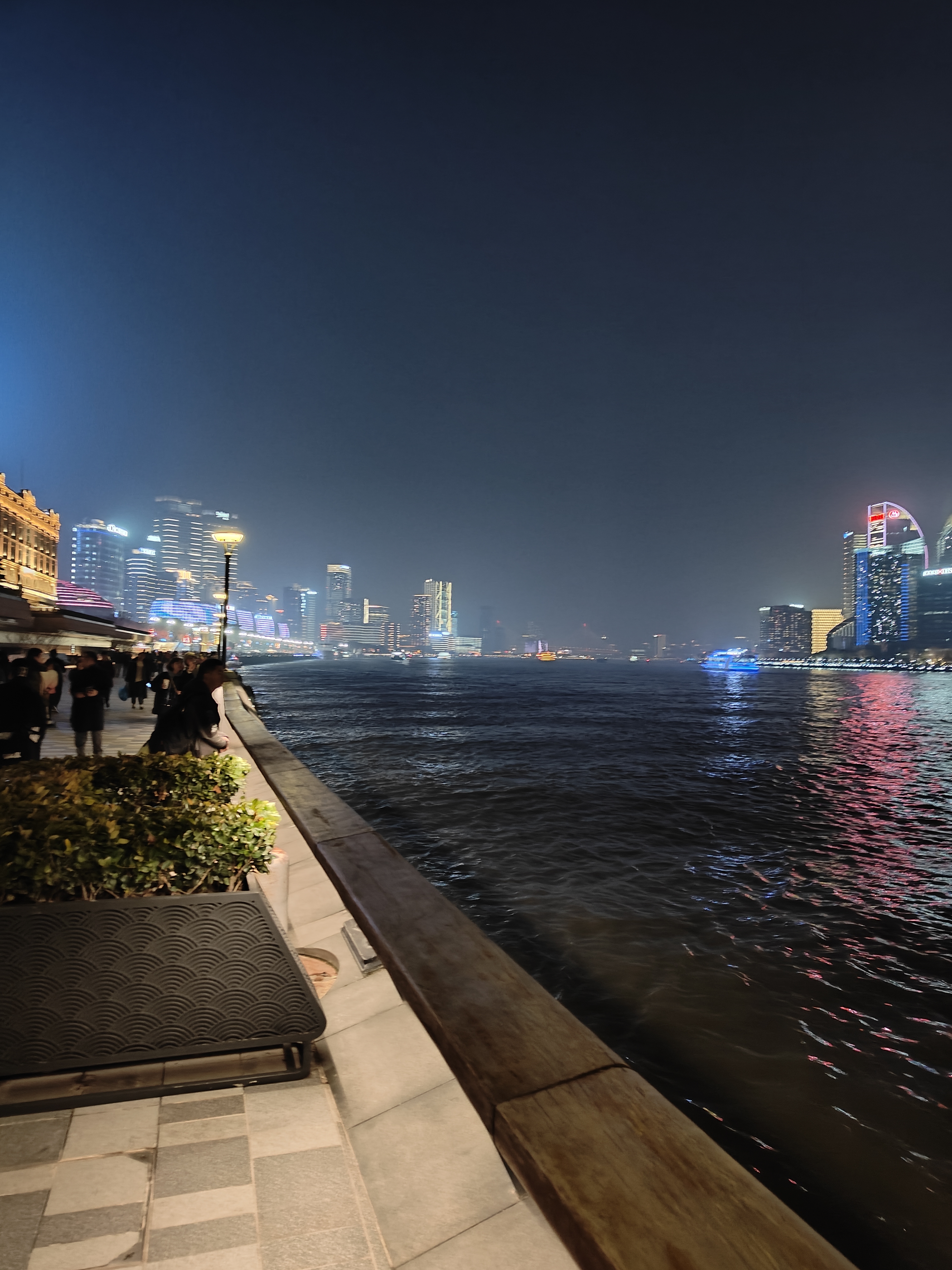 78探秘魔都之巅,黄浦江边的绝美夜景91  94站在黄浦江边,映入