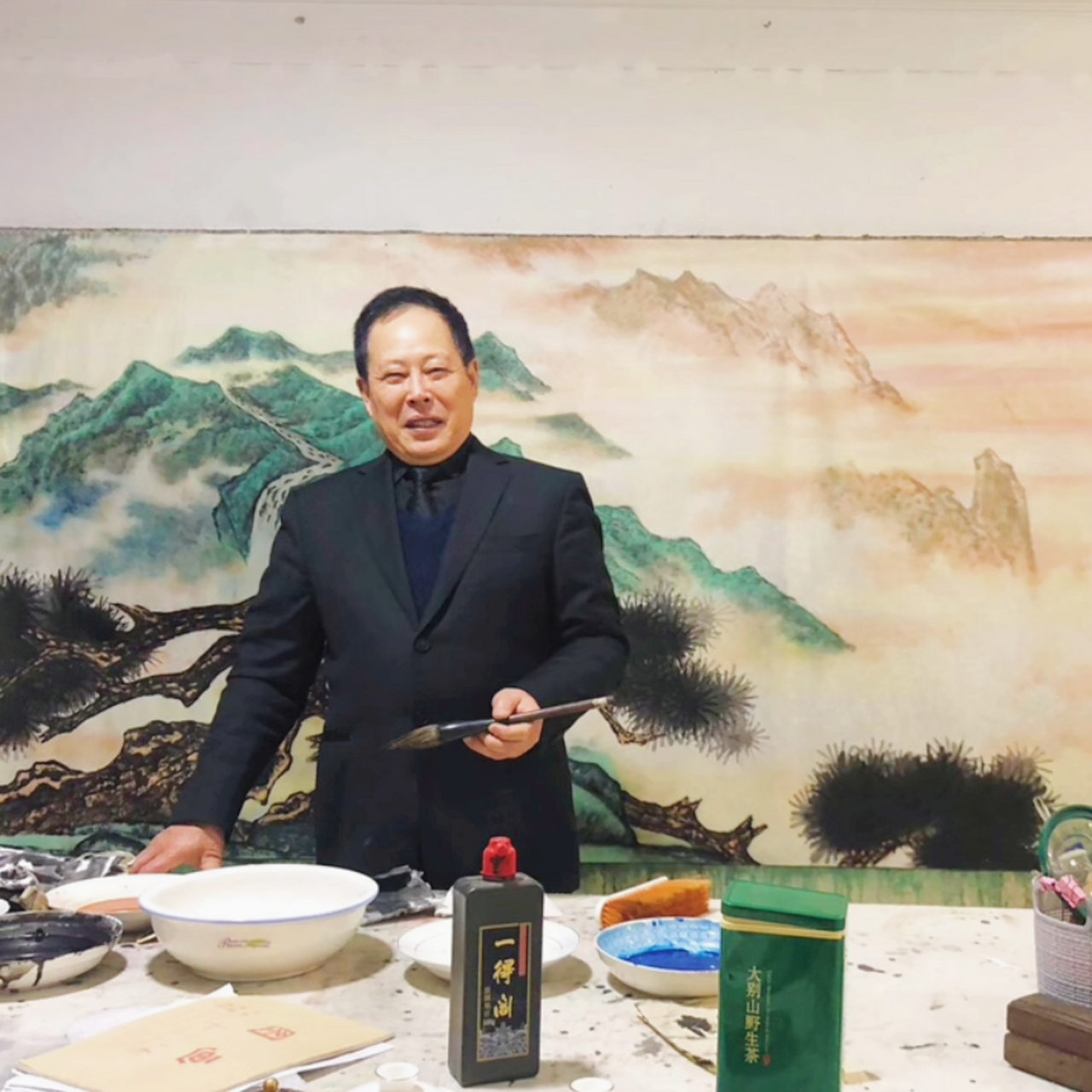 当代画家迎客松梦中的橄榄树之称《松父》神笔马良国画大师李明阳书法