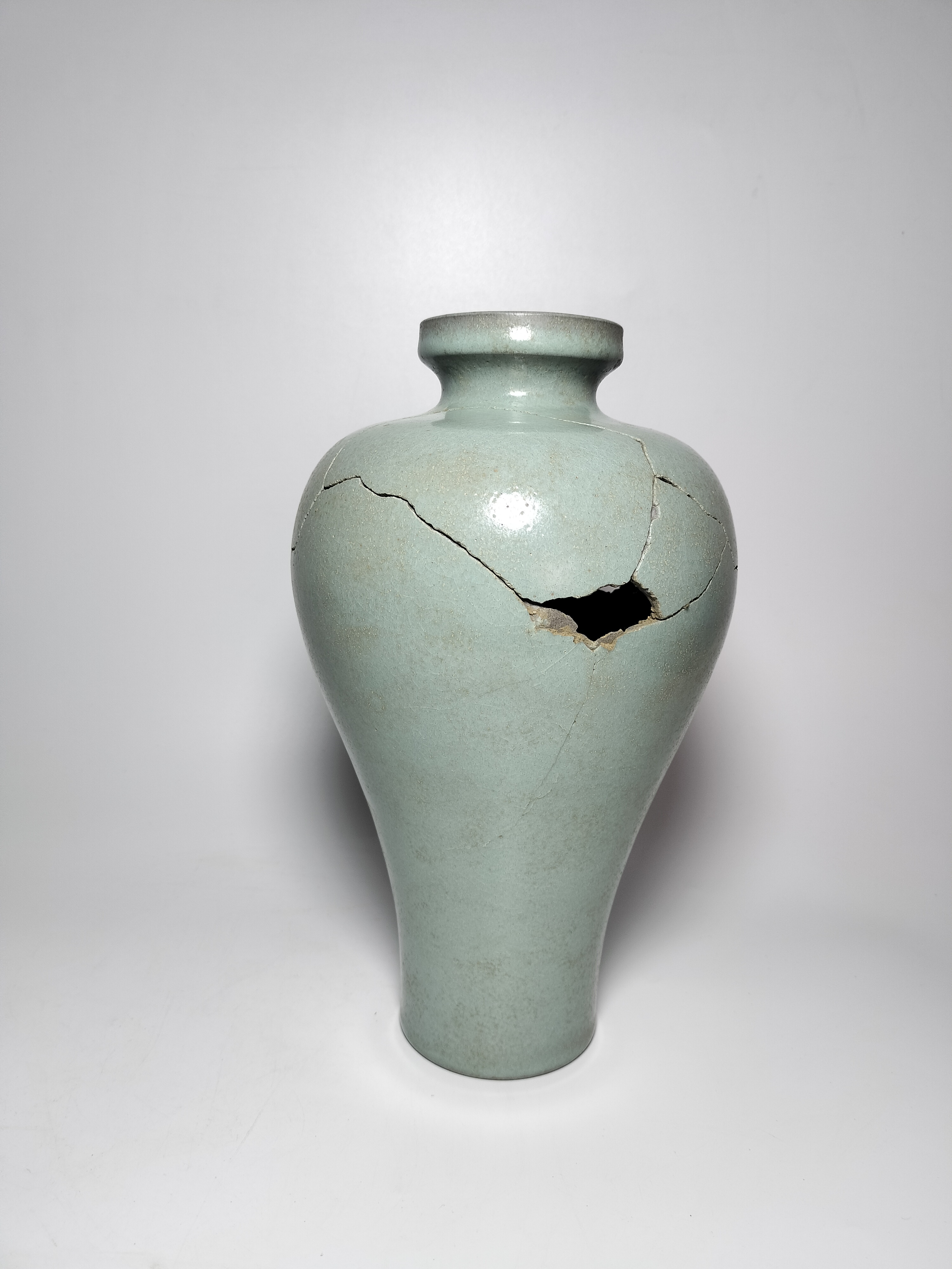 宋代汝窑梅瓶#艺术品的魅力# #历史见证# #岁月沉淀# #古董瓶子# #盘