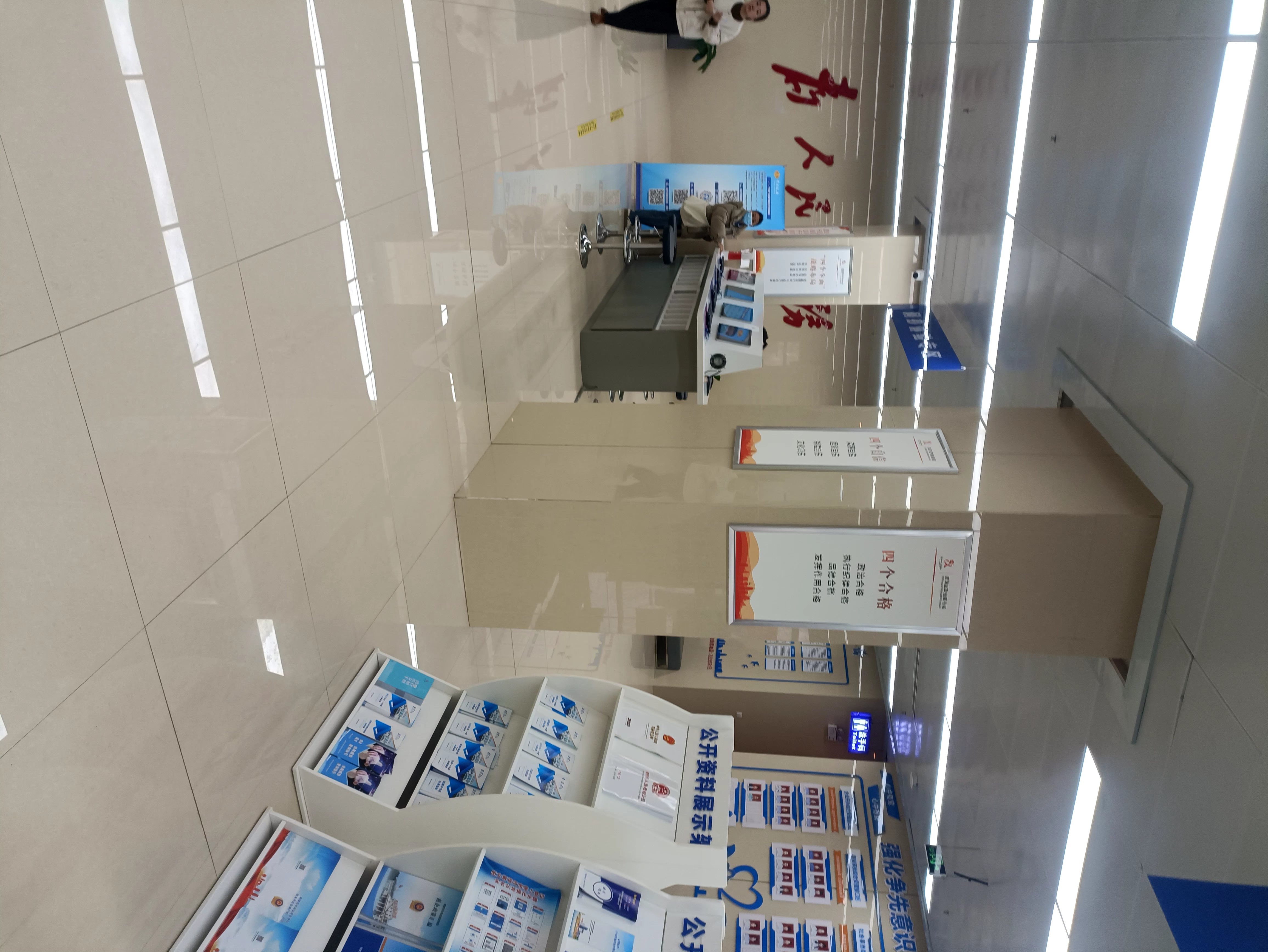 99鹤壁新地标99  94今天打卡了鹤壁市淇滨区政务服务中心,这座