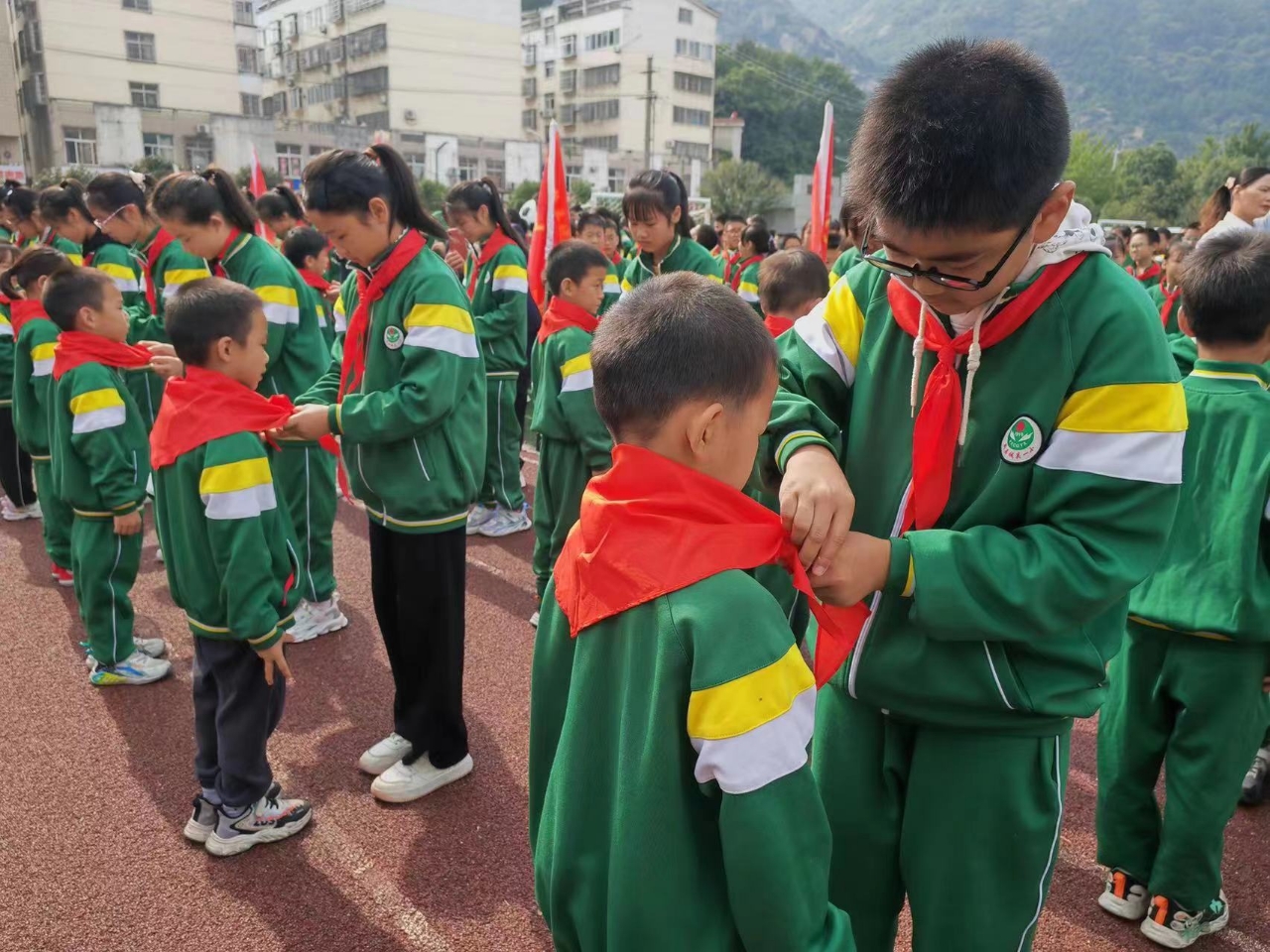 逐梦心向党,领巾齐飞扬—新县城关第一小学庆祝少先队建队74周年