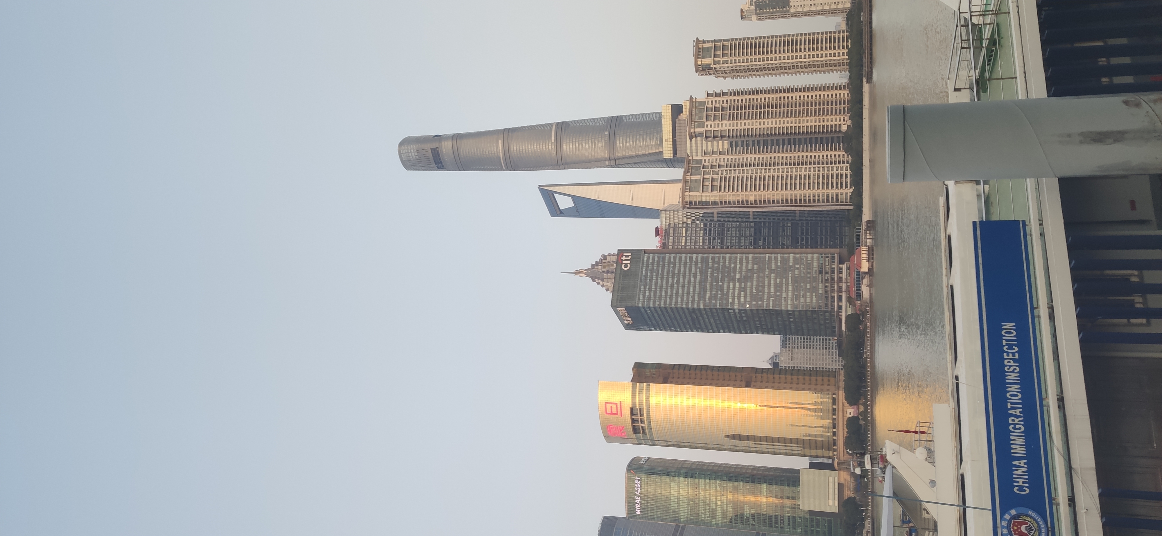 帝国王朝随史去, 星辰日月照千秋.