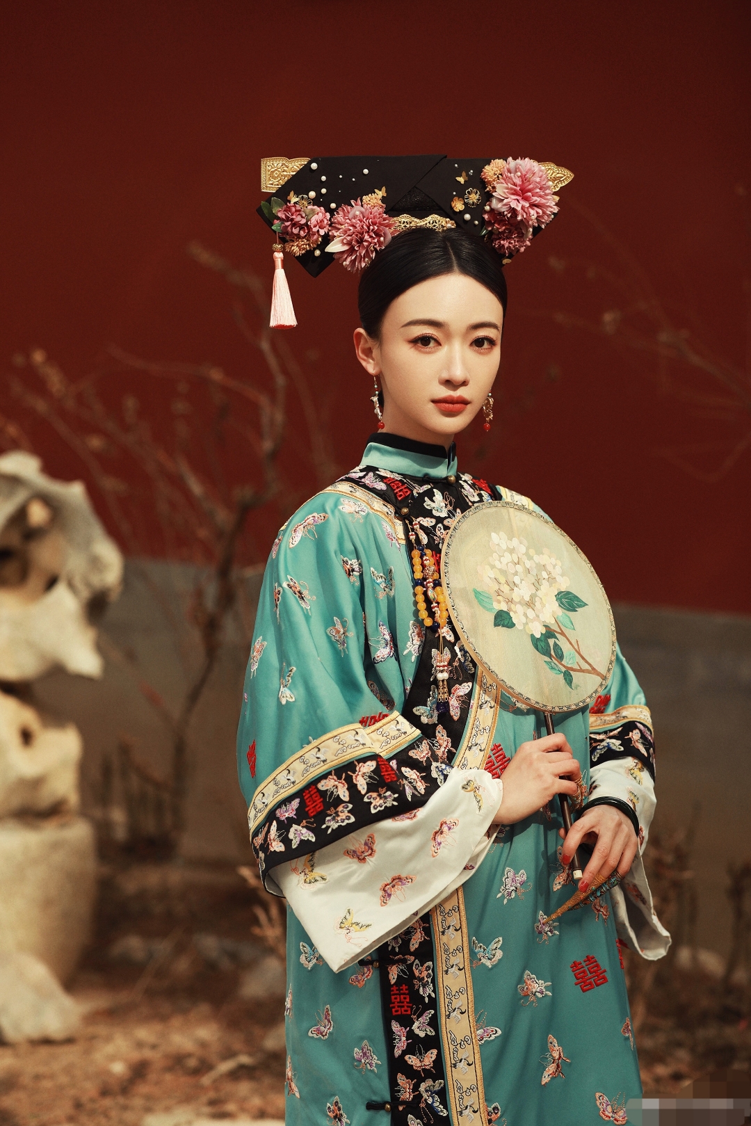 吴谨言宫装女神 吴谨言官方微博上传《笑起来真好看》的综艺节目宫装