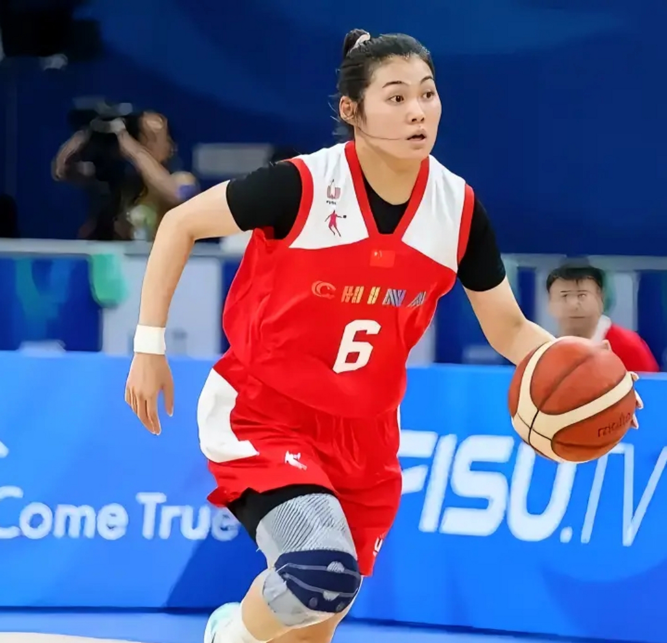 北师大实验中学体育老师张敬一:昔日wcba单场50分夺冠功臣,如今退役育