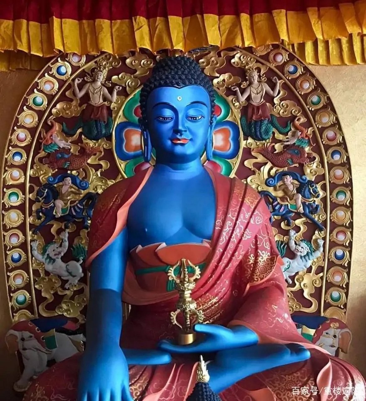 佛陀相好庄严,见者心生欢喜,南无阿閦如来.