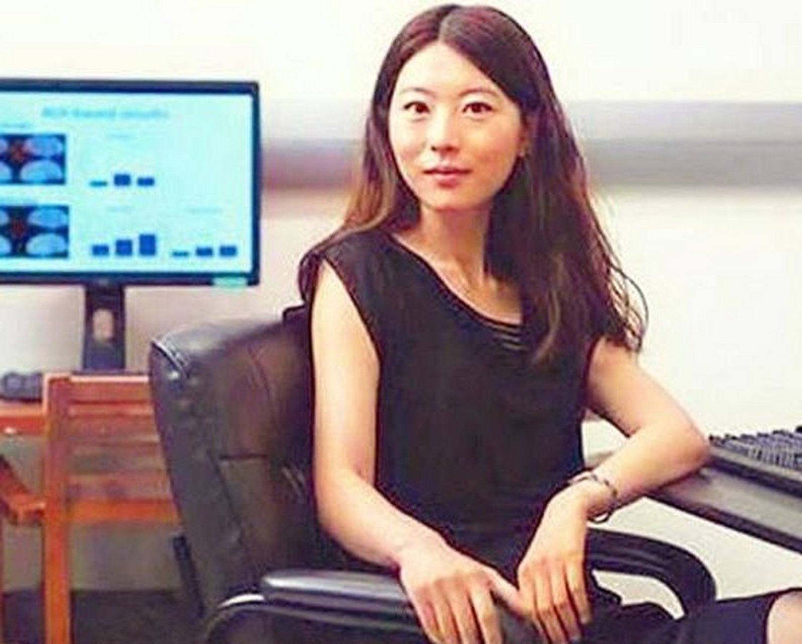 何碧玉,作为曾经的高考750分满分状元,却在海外发出这样的声音:"我