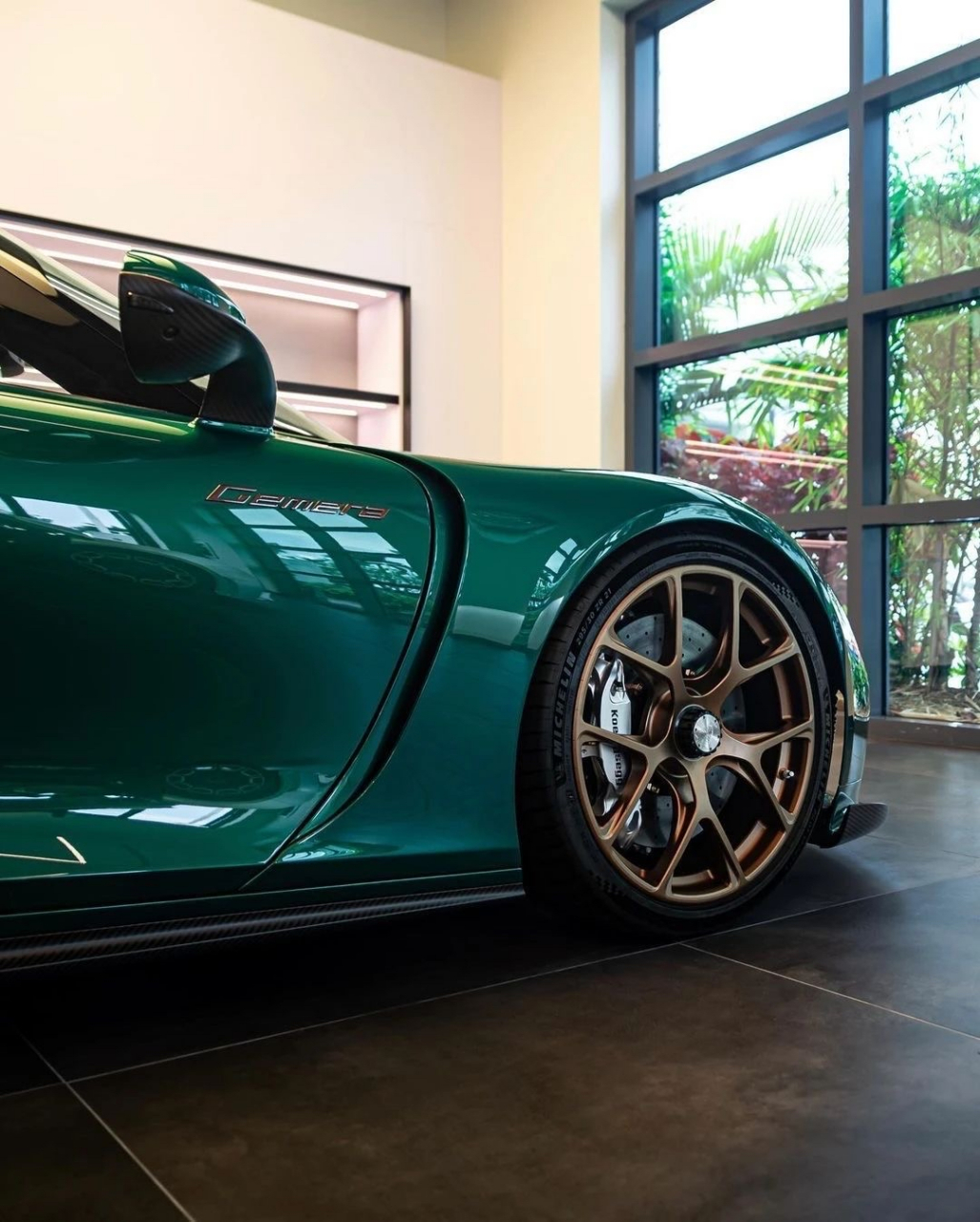 四座的柯尼塞格gemera,还配四个行李箱,是不是很适合全家出游?#汽车