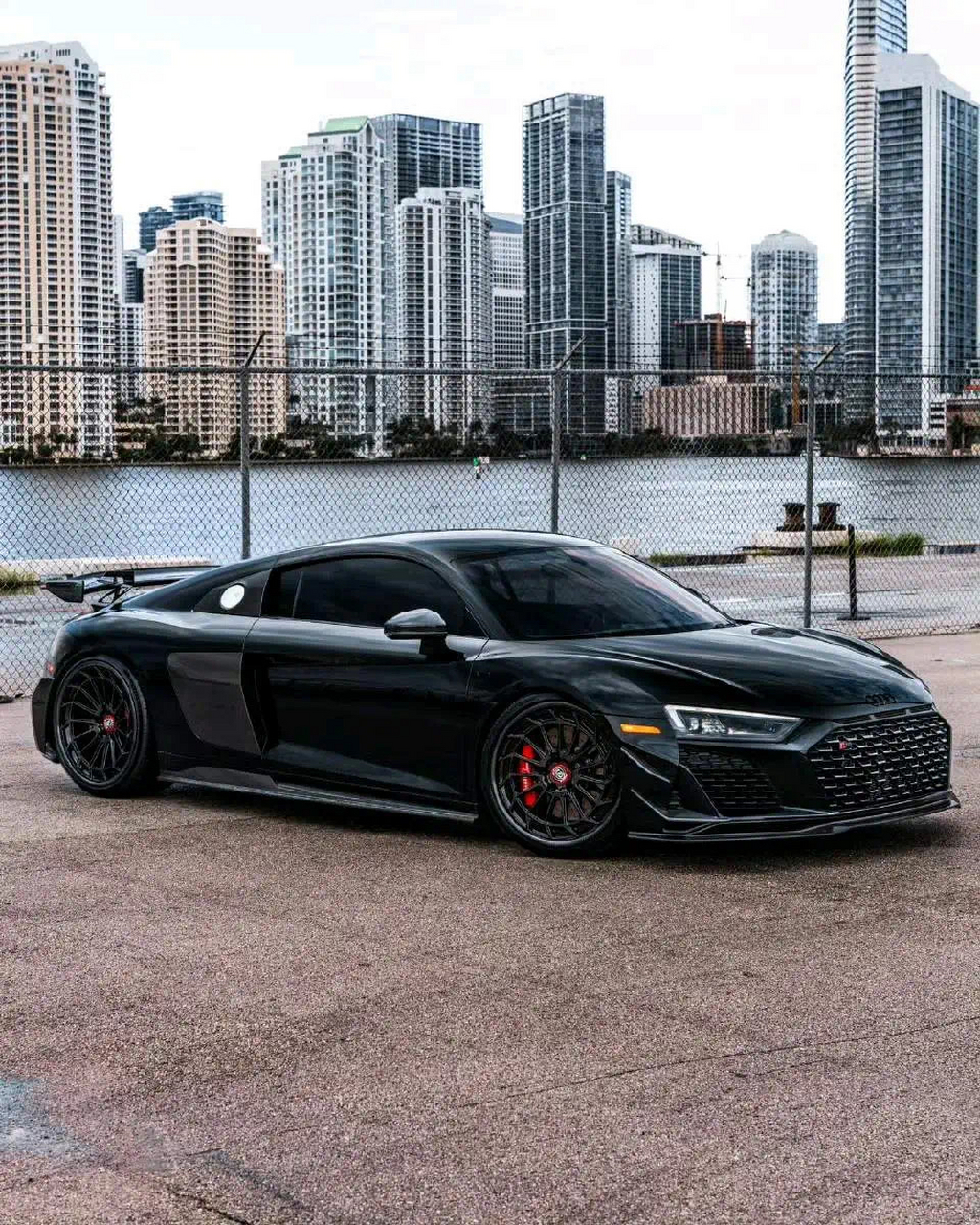 奥迪最快超跑,r8黑武士!#动态连更挑战