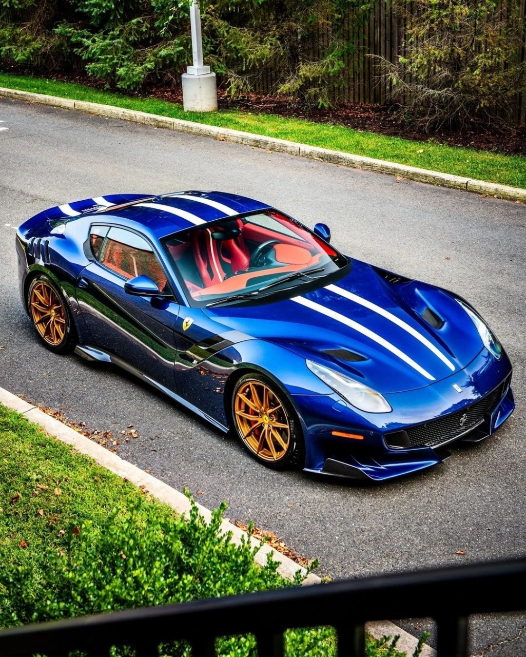 法拉利f12 tdf,这个蓝色真不错#汽车