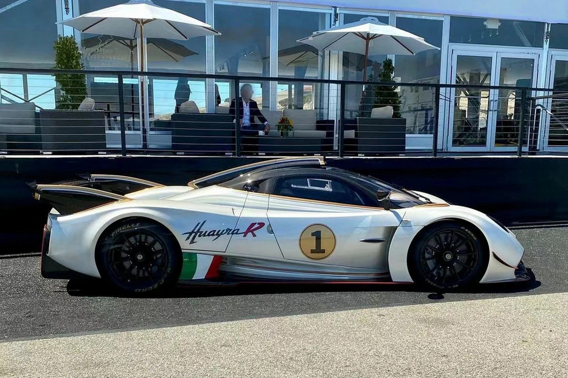 突然就火爆的白色帕加尼huayra r,落地得好几千万吧!#动态连更挑战