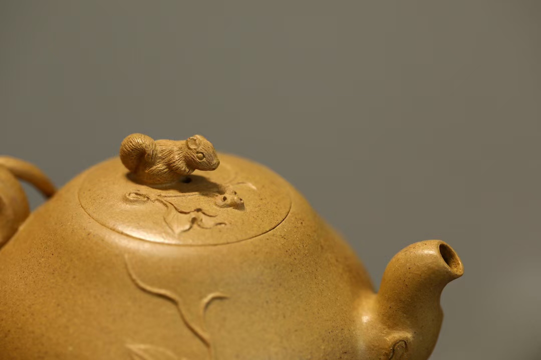 04『松鼠葡萄』 黄金段·220cc·许雪强 #茶生活# #宜兴紫砂壶