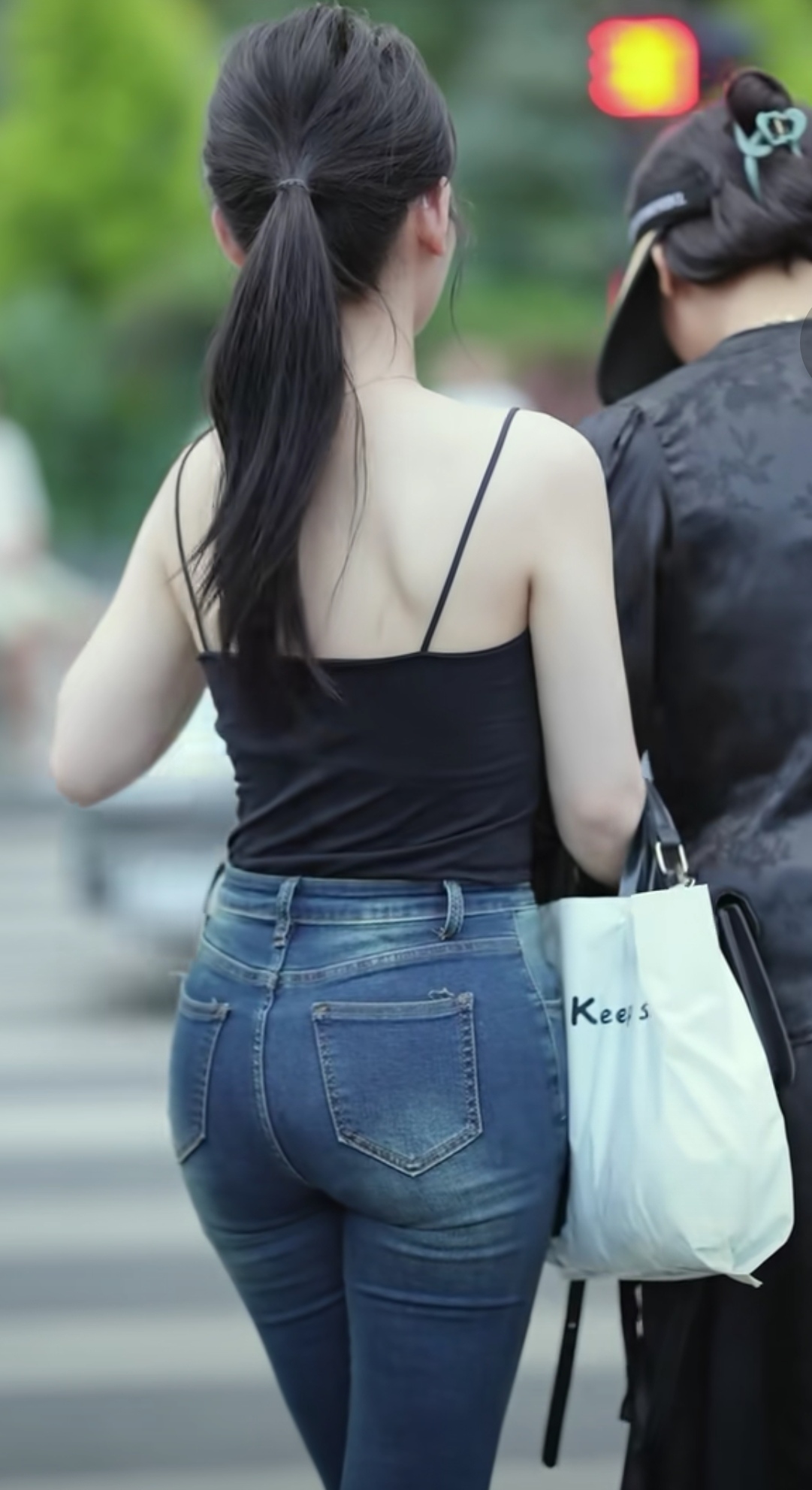 这位小姐姐的背影也太美了吧!
