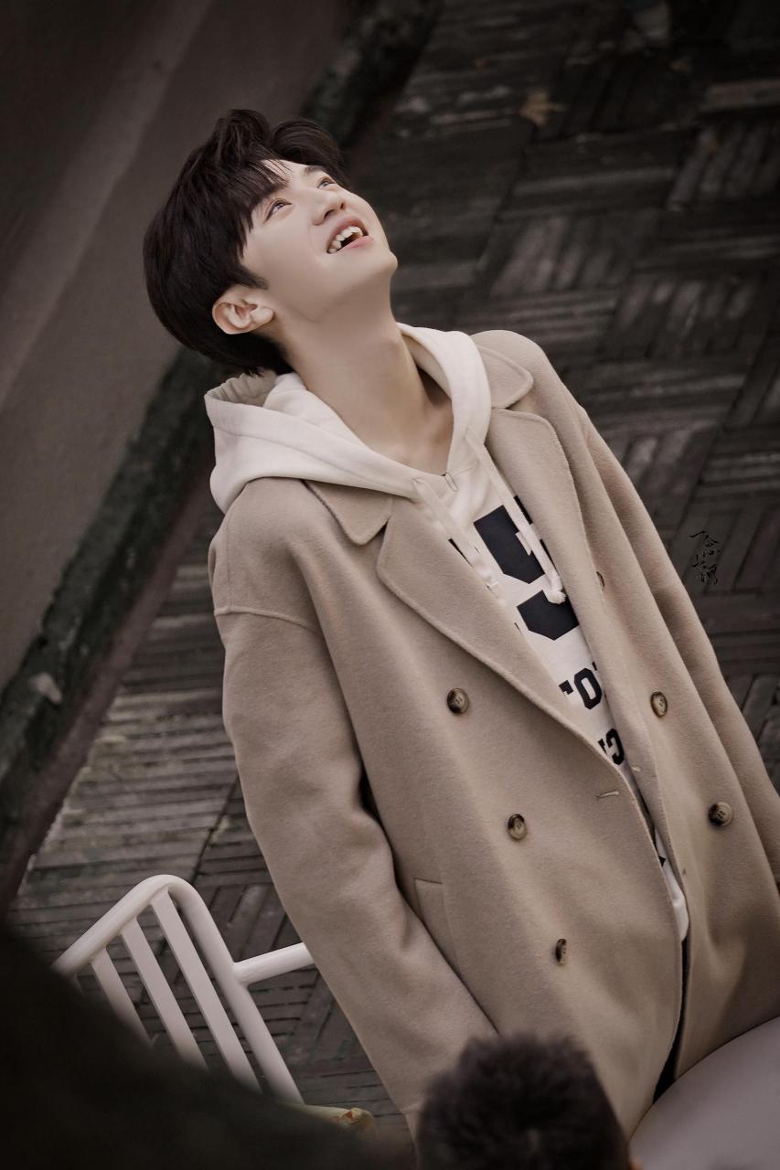 1,陈哲远即将拍的《白色橄榄树》也是平台指名的,王玉雯是制片方找的.