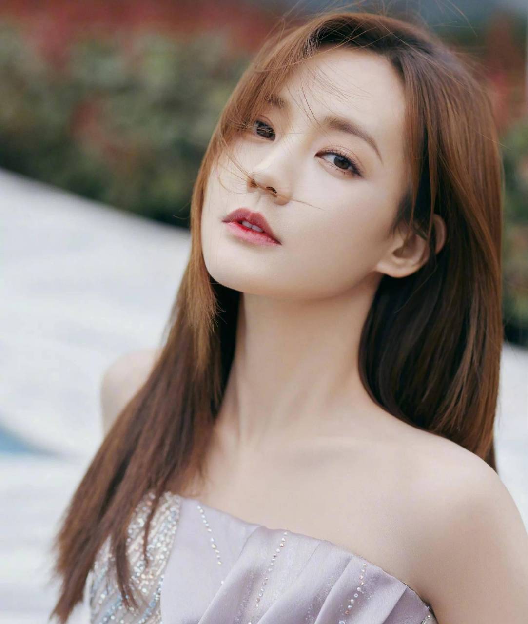 1,李一桐她跟几个导演关系比较好,制片方跟她聊戏还会让她游说导演.