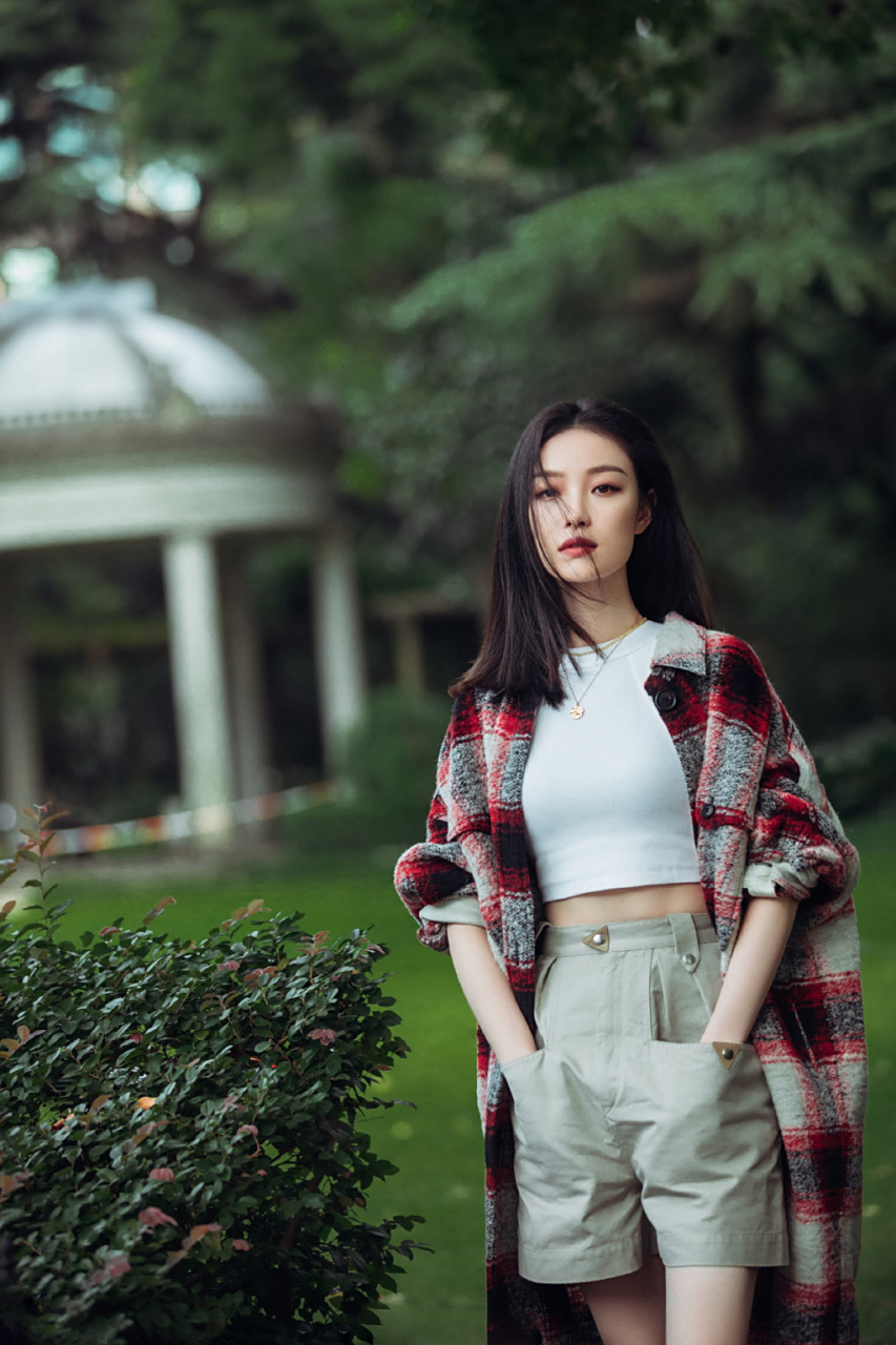 1,伦子之前他的剧在热播,一毛q舍不得花,他团队