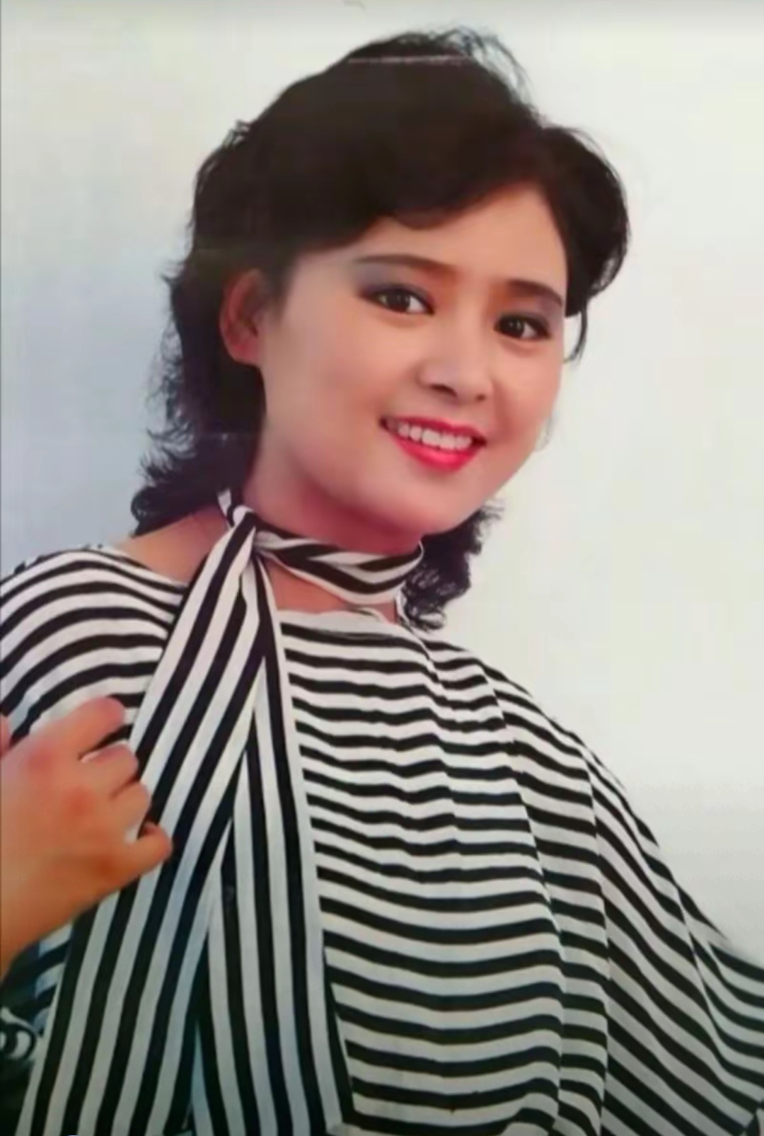 曾与刘晓庆一同斩获百花奖的张瑜,是上世纪80年代的耀眼明星