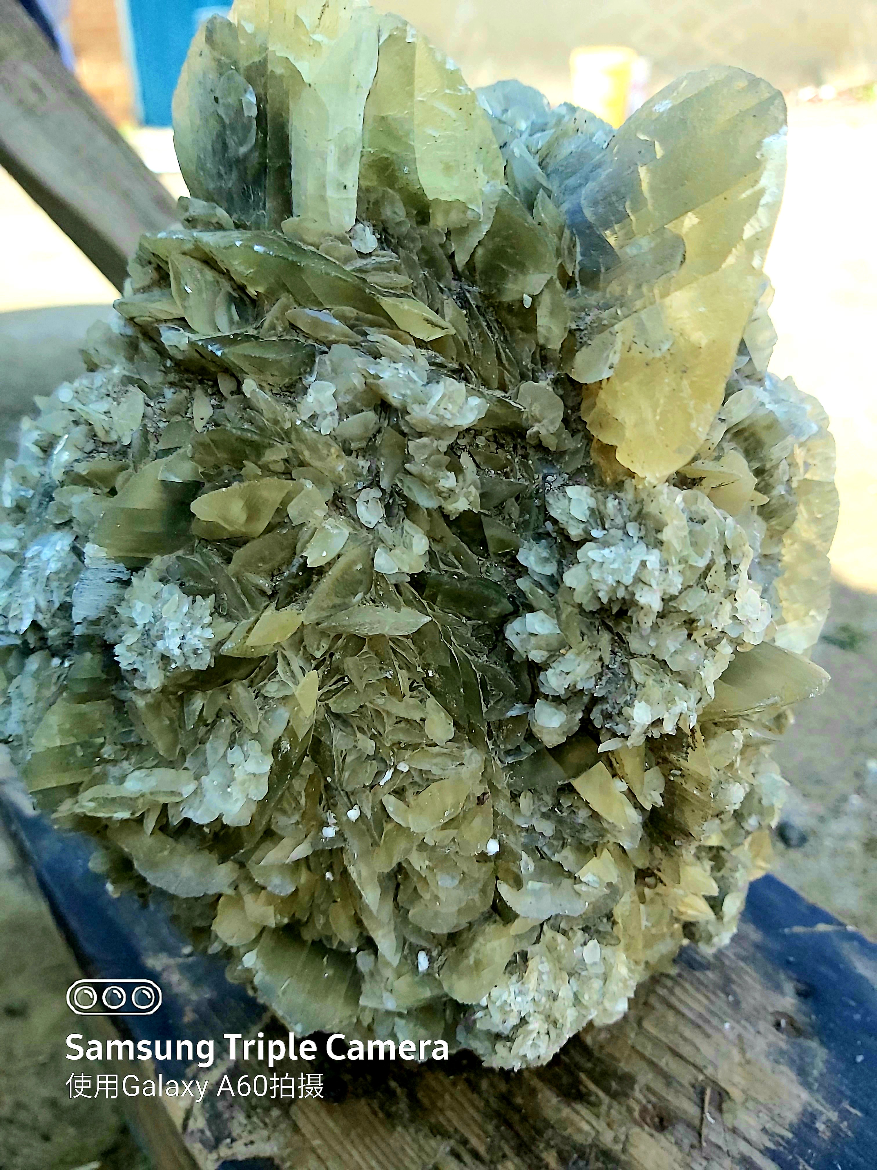 有位外国名人曾经说过:矿物晶体是上帝亲手制作的石头