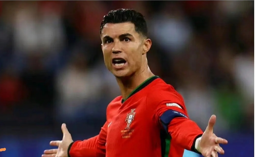 "39岁的c罗会选择退役,和乔治娜结婚,还是继续自己的生涯呢?