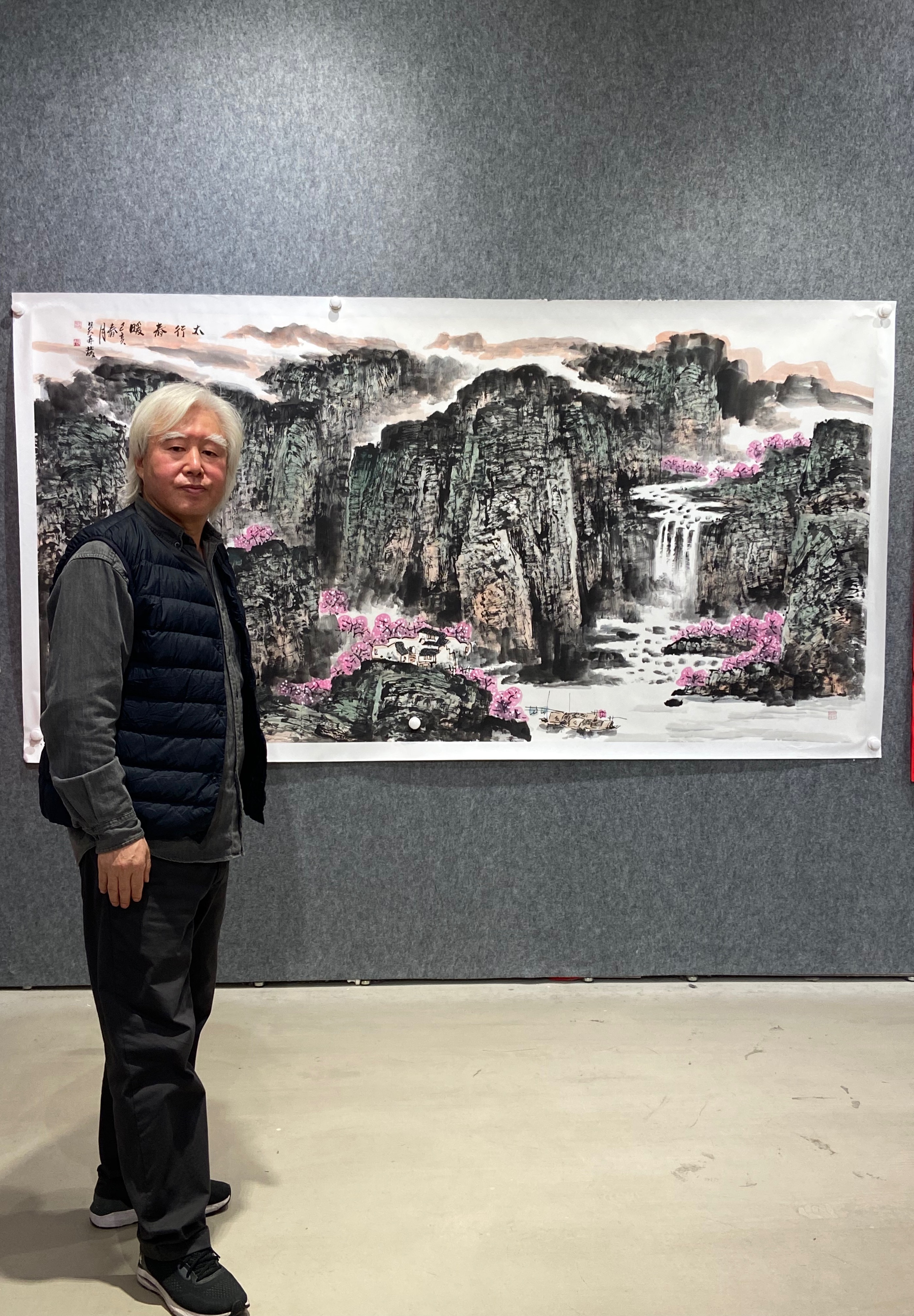 著名画家吴再发老师,绘制27平尺山水画大作