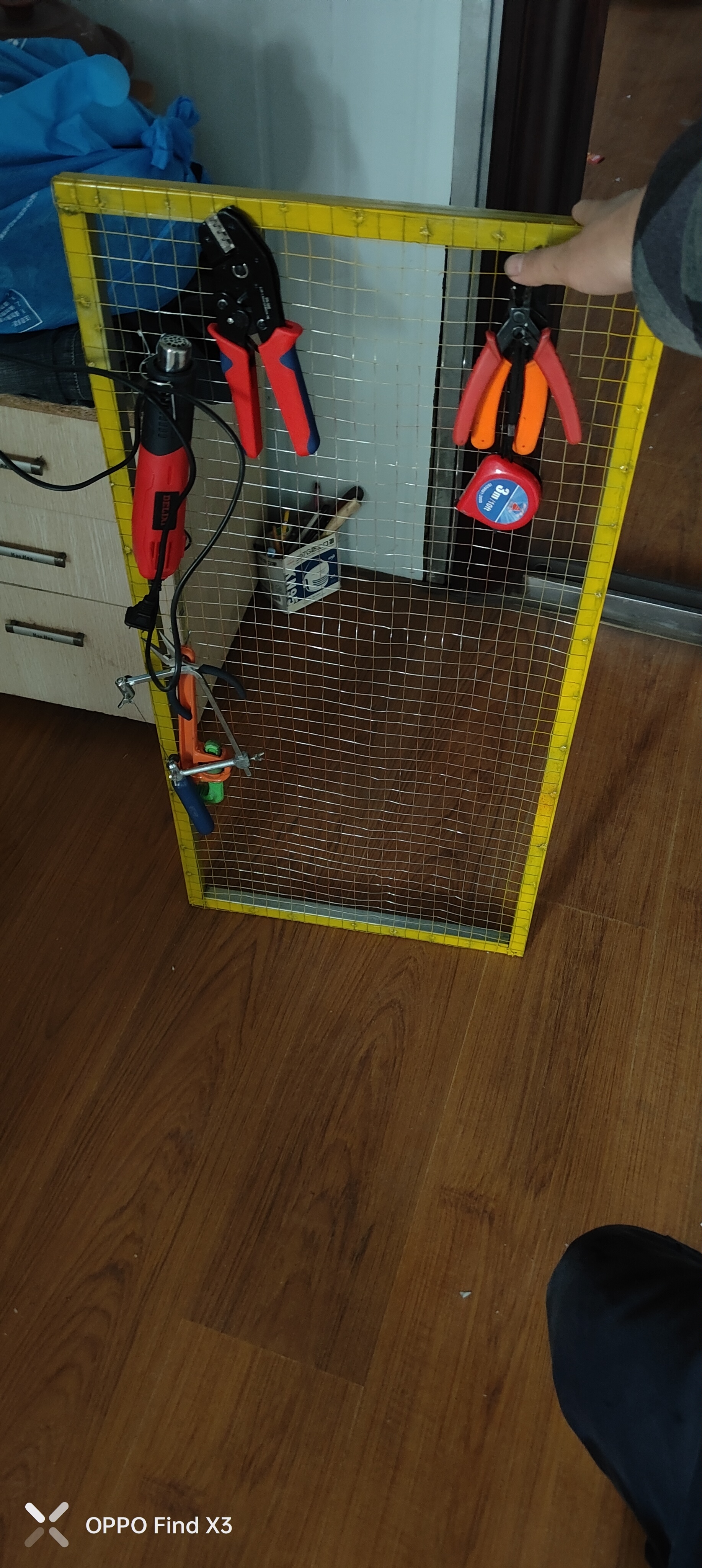 老师傅手工焊接制作工具架收纳架,主要放置工具