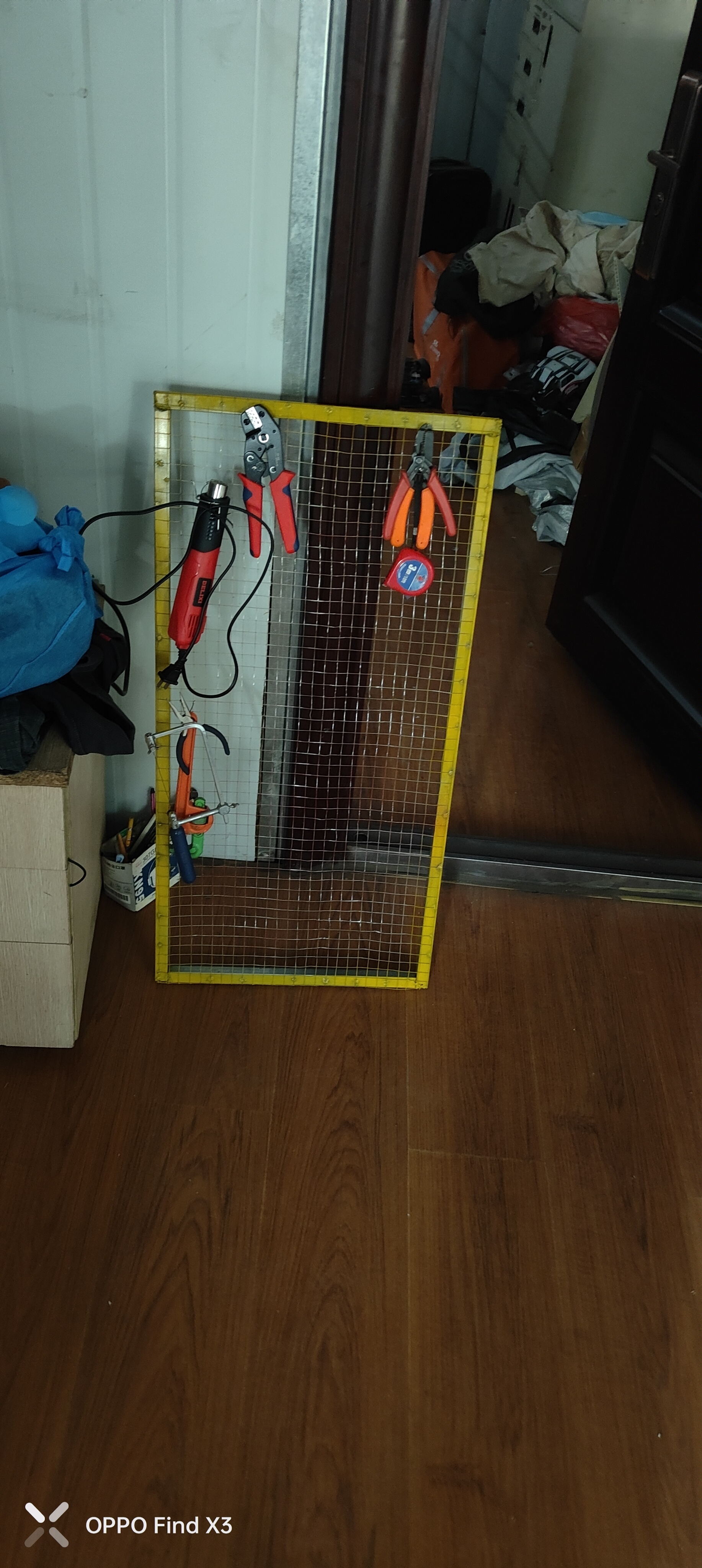 老师傅手工焊接制作工具架收纳架,主要放置工具