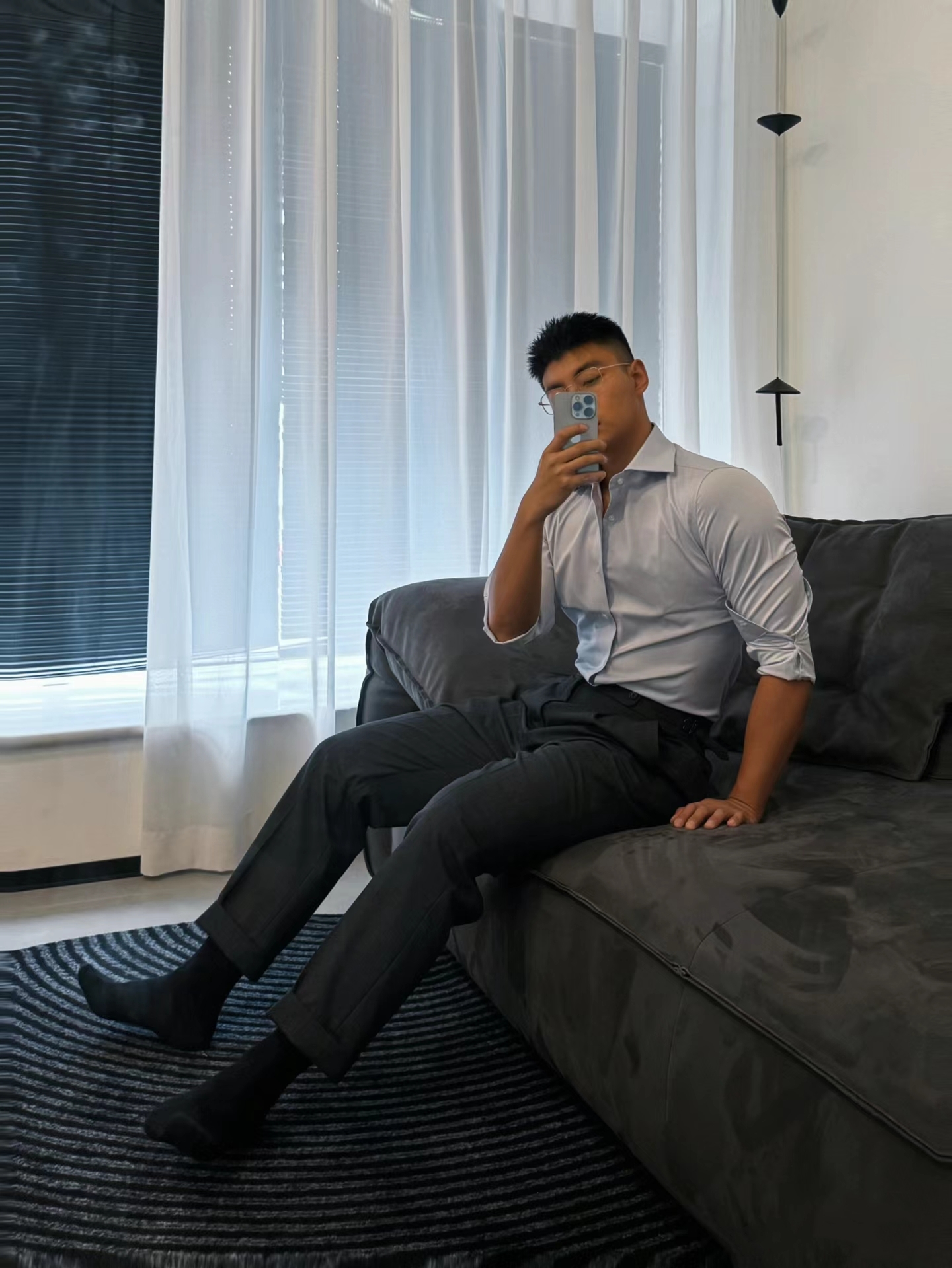 带大家一起看帅哥# 哇塞!这个小哥哥也太有型了吧!