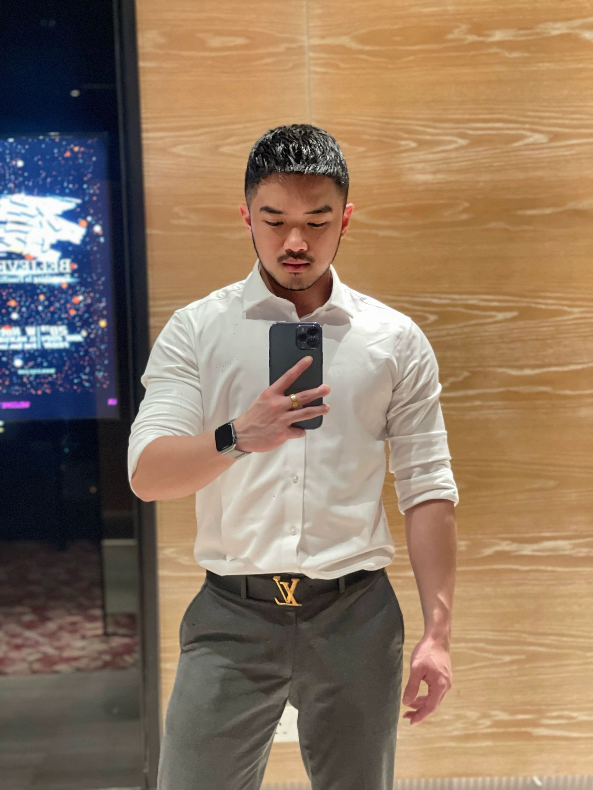 帅气的胡子小哥哥,正装不错～#带大家一起看帅哥