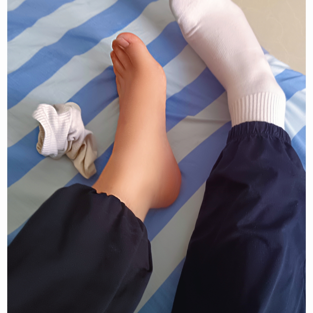 穿上袜子,开启活力满满的一天!🌟👣