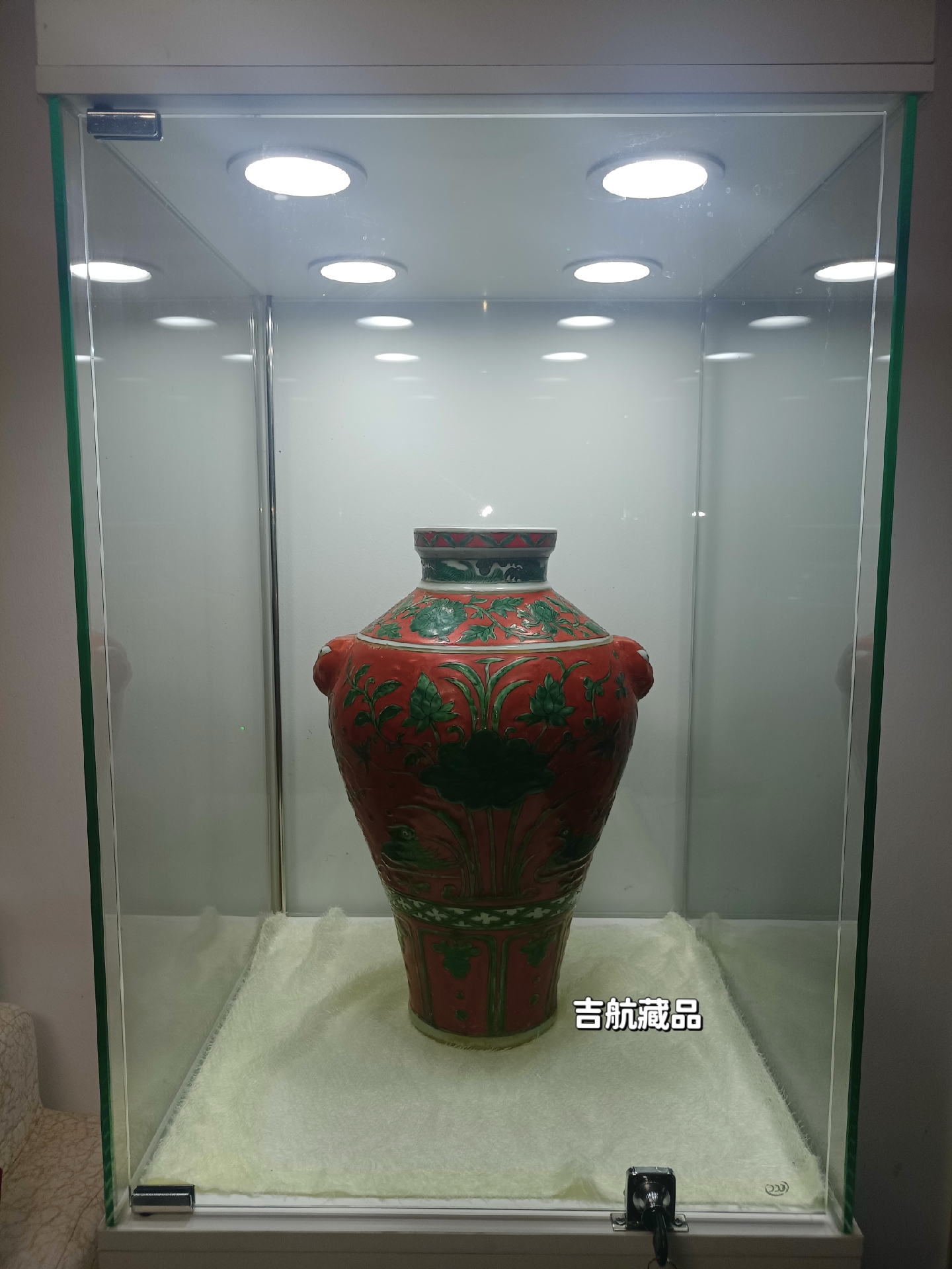 元代官窑红绿彩鸳鸯戏荷兽耳瓶,完整无暇,历经沧桑几百年,这种大器型