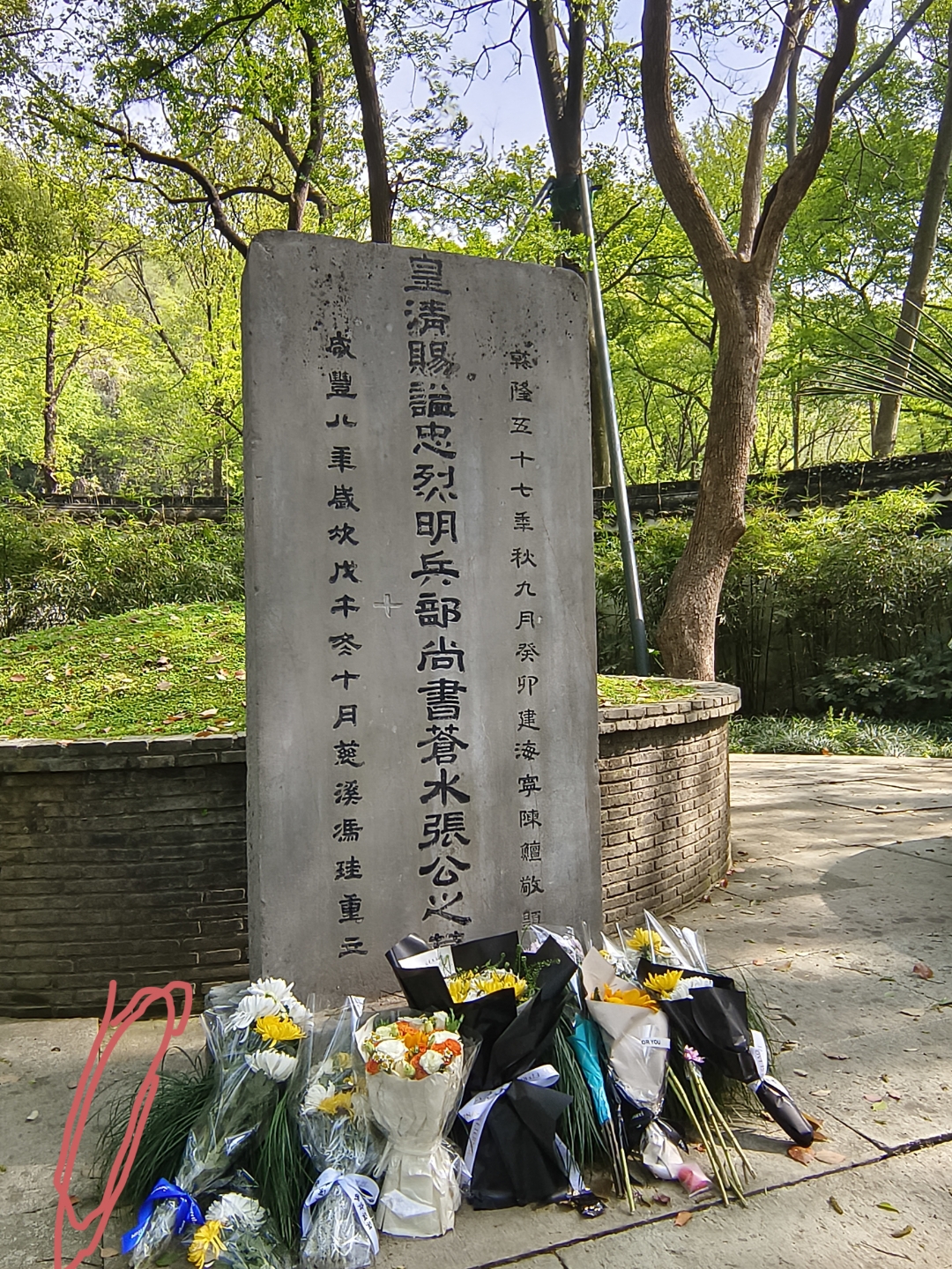 太子湾碰到你好几次了,爬上九曜山也是我帮你拍的