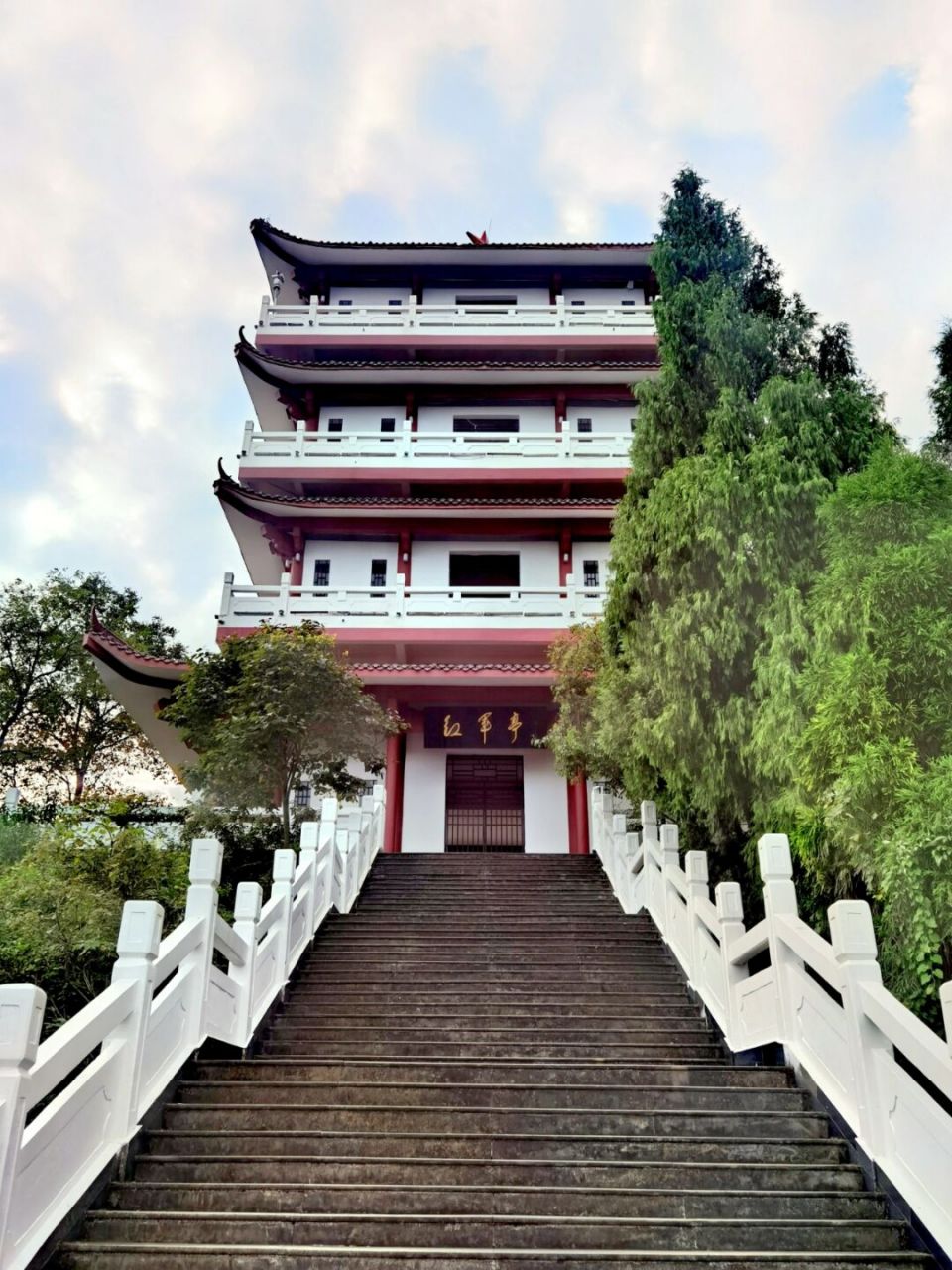 巴山绿肺硒旺万源# 达州制高点凤凰山是元九登高节的主要场所,这里