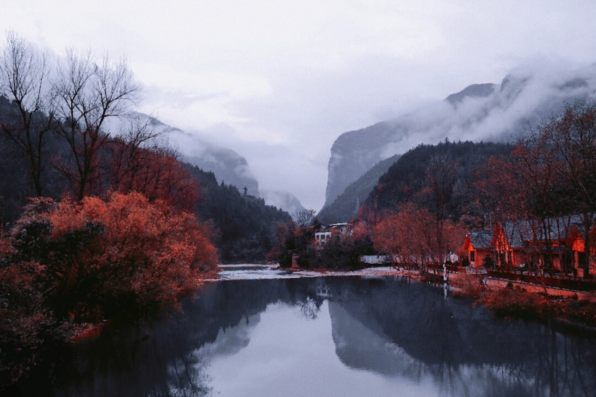 龙潭河如果不去遍历世界,我们就不知道什么是我们的情感和精神寄托,但