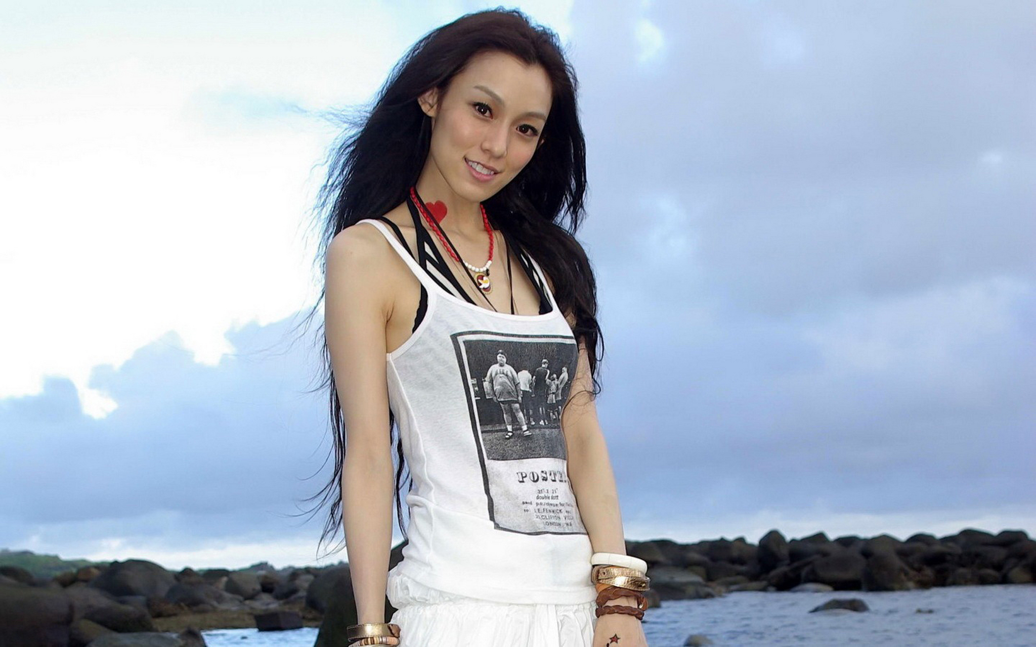 1,某售票平台对于tf十周年演唱会的简介只有组合名称