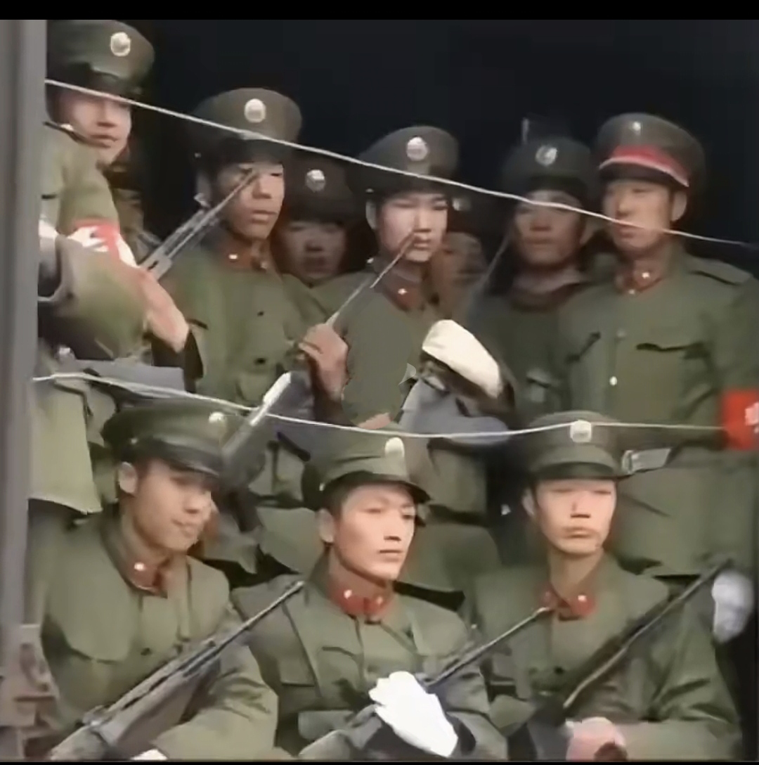 "1979年春,冯增敏站在山腹之赴滇轮战兰州军区47军对越反击战场47军