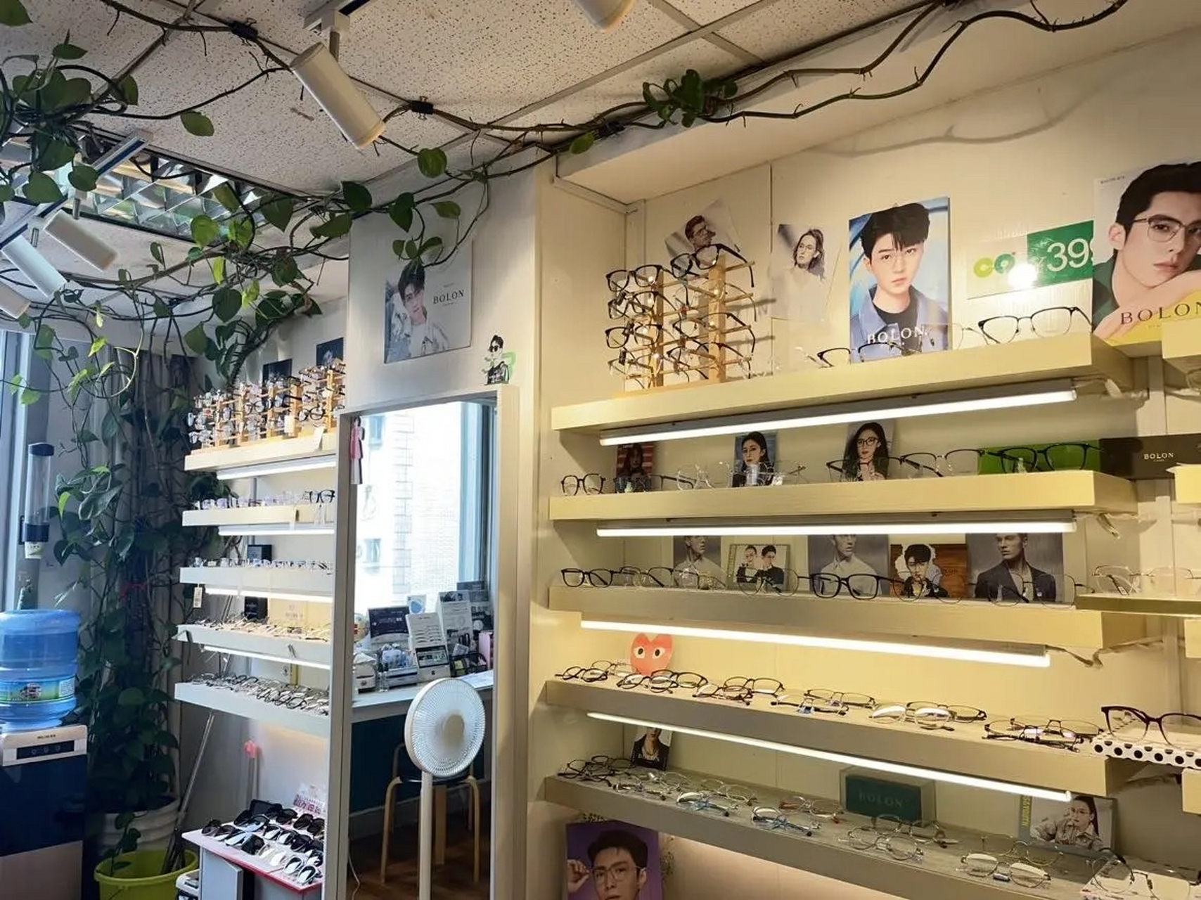 就来刺鸟～ 嘿朋友们,最近找到了一家绝佳的配眼镜店!