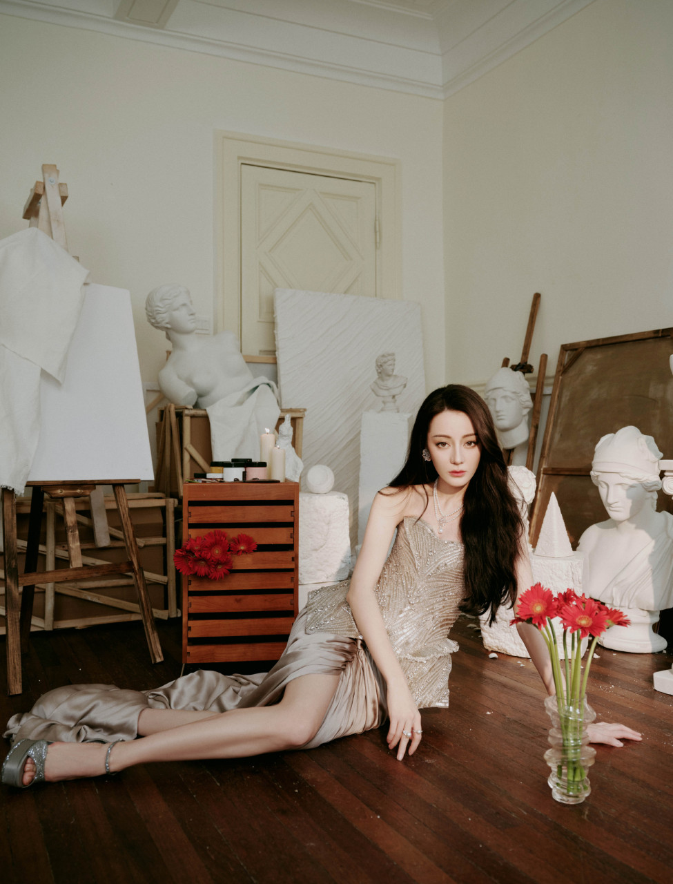 【迪丽热巴】90:银色厚底水钻一字带包后跟高跟凉鞋