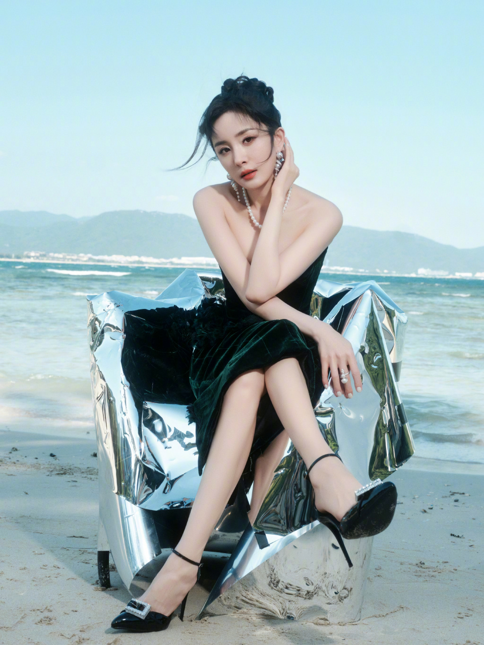 【杨幂】👠:黑色尖头一字带高跟鞋