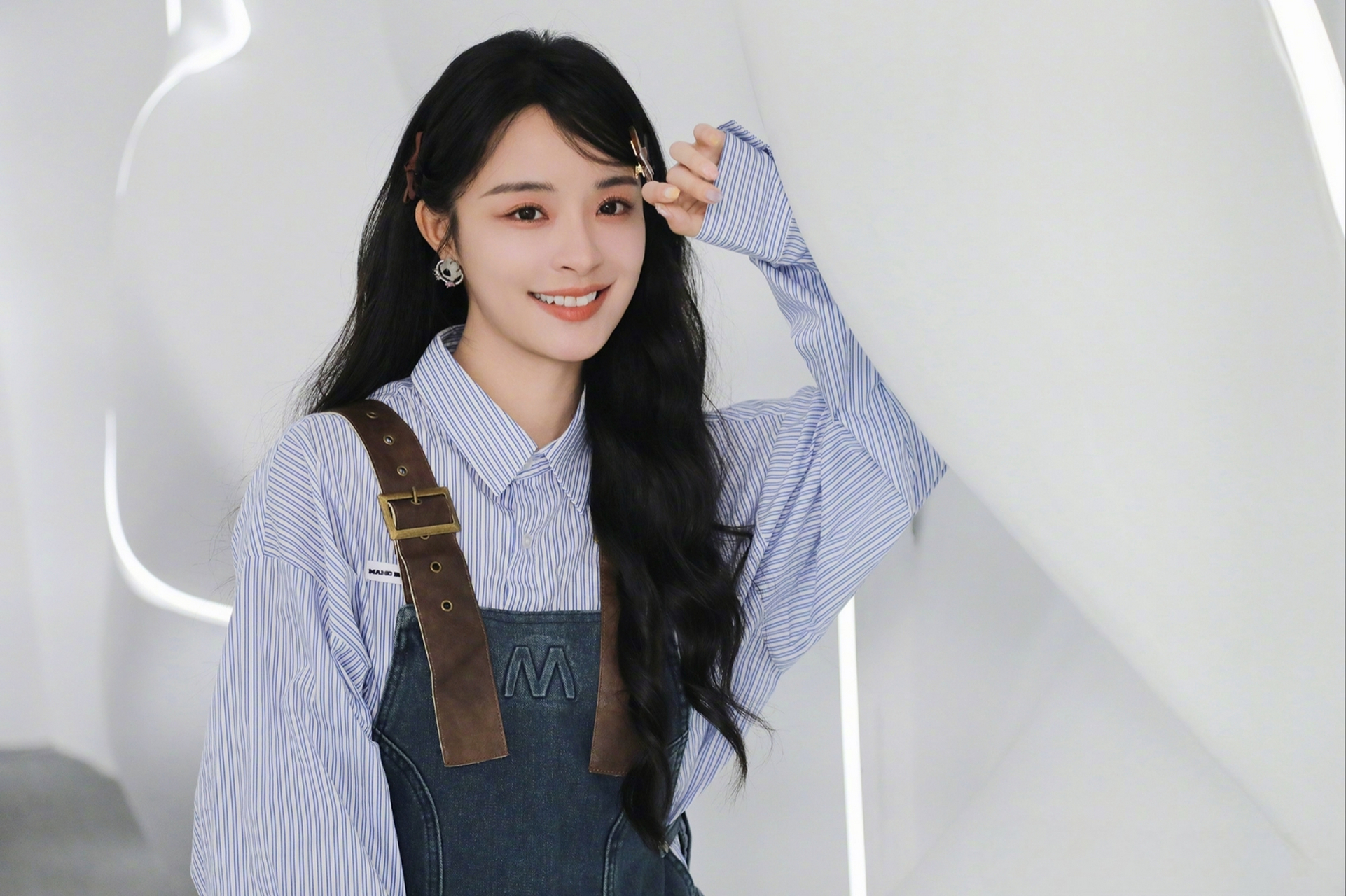 李莎旻子青春靓丽美少女,笑容甜美好迷人!